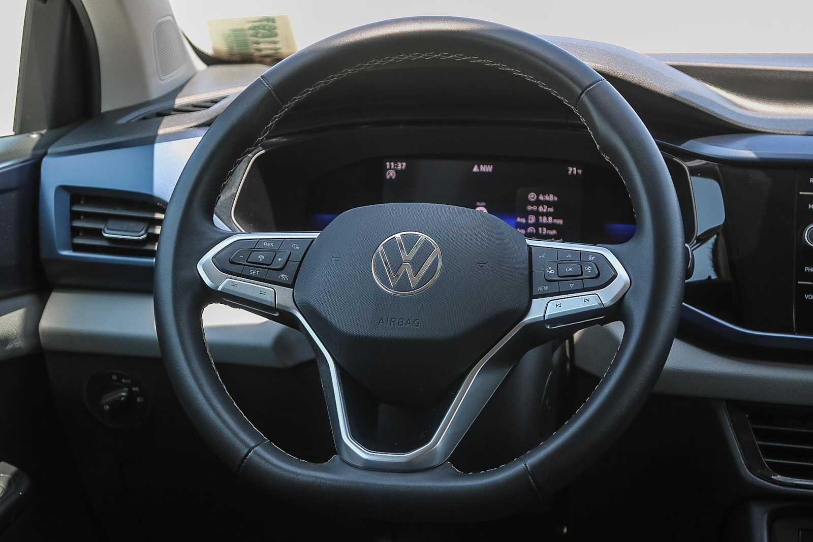 Thumbnail: 2022 Volkswagen Taos - 15