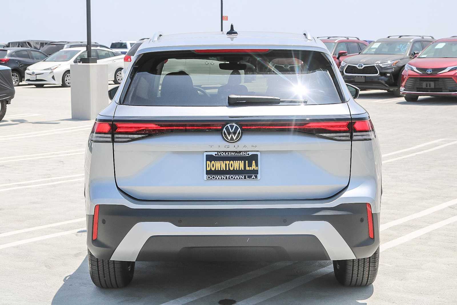 Thumbnail: 2025 Volkswagen Tiguan - 7