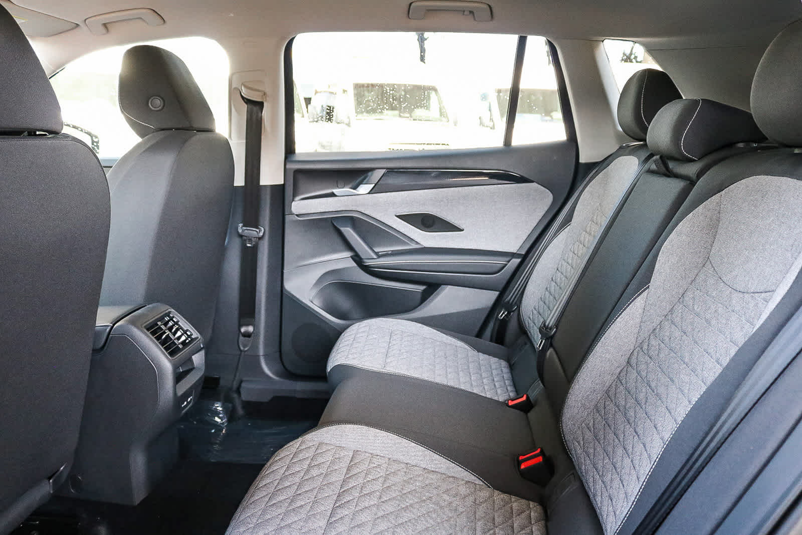 Thumbnail: 2025 Volkswagen Tiguan - 18