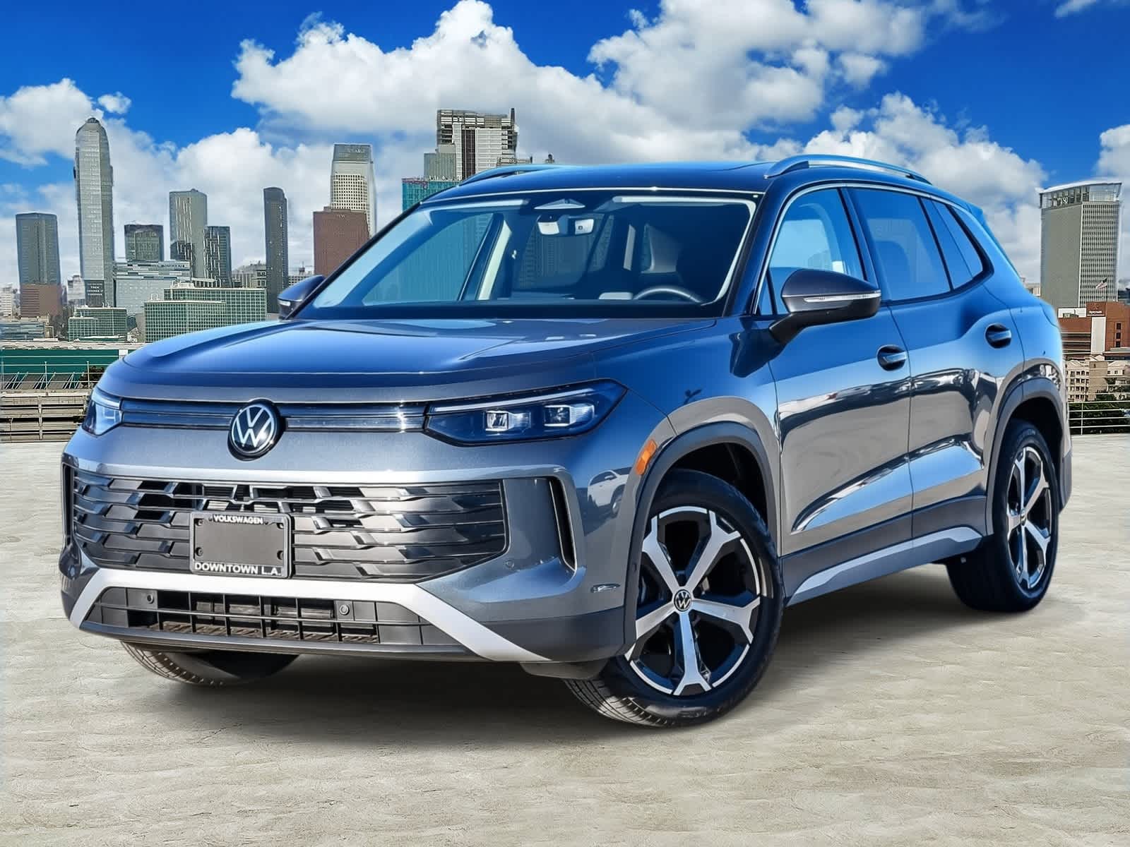 2026 Volkswagen Tiguan SE's photo