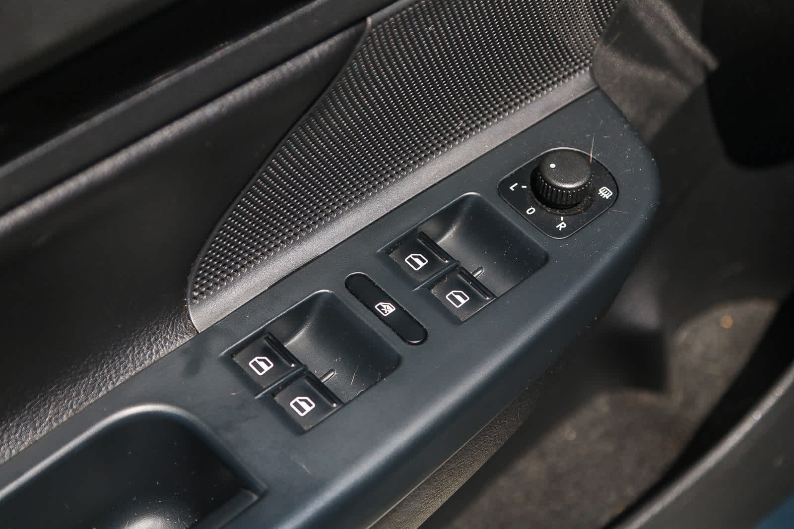 Thumbnail: 2012 Volkswagen Jetta - 21