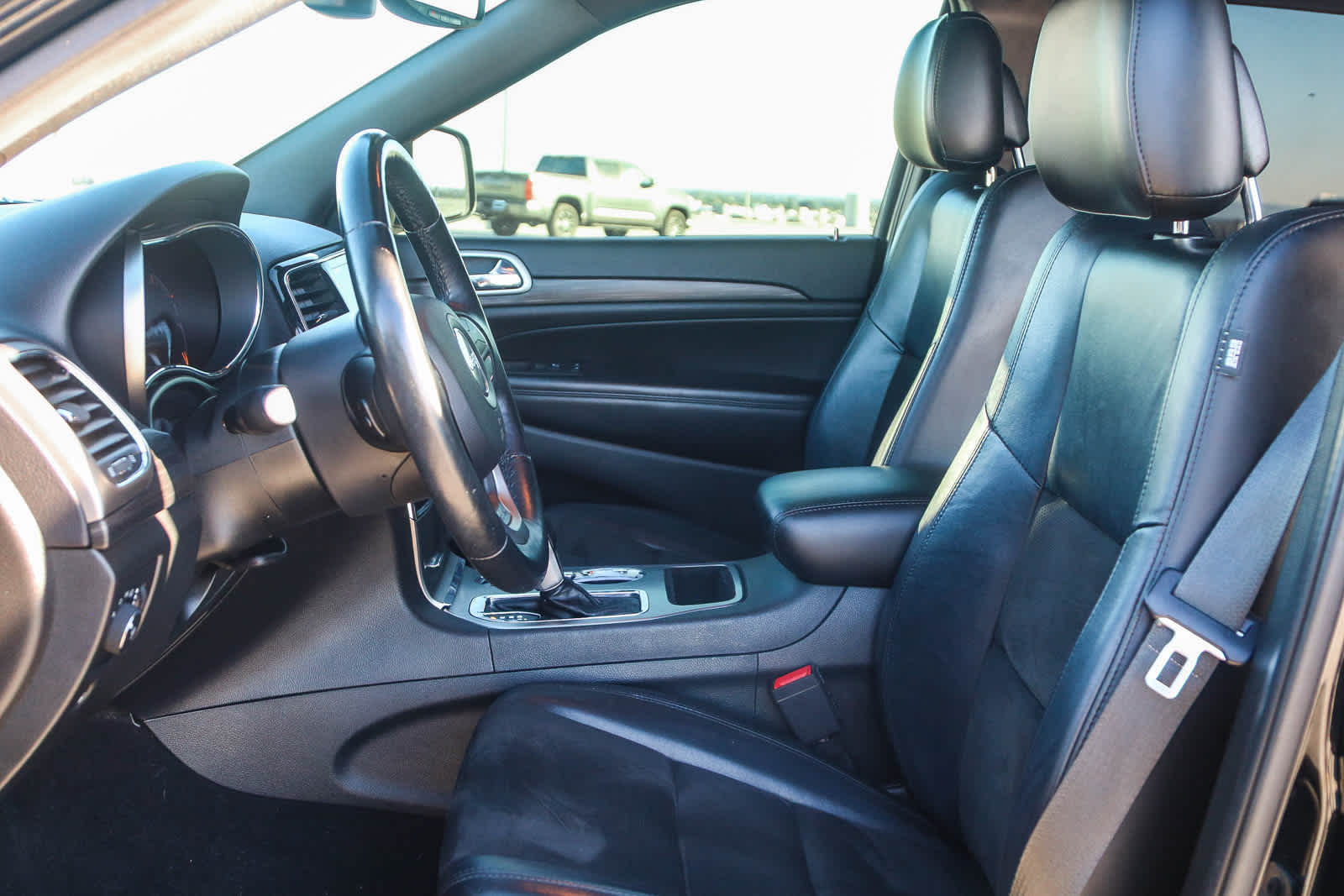 Thumbnail: 2020 Jeep Grand Cherokee - 17