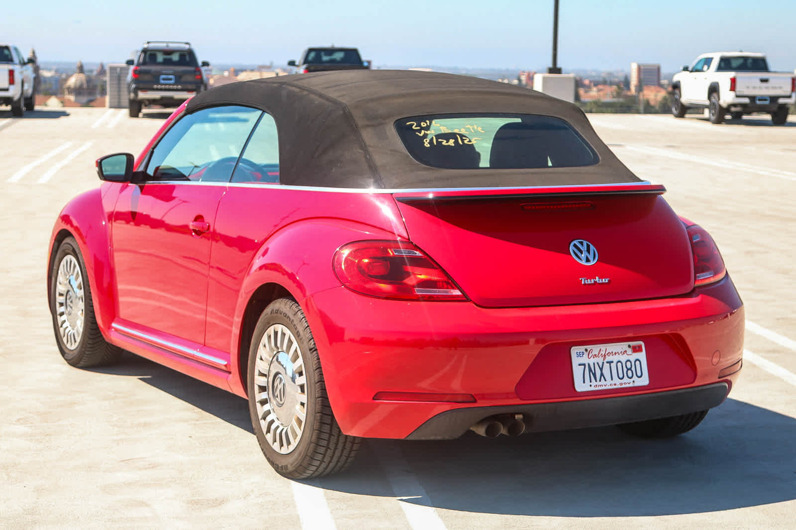 Thumbnail: 2016 Volkswagen Beetle - 8