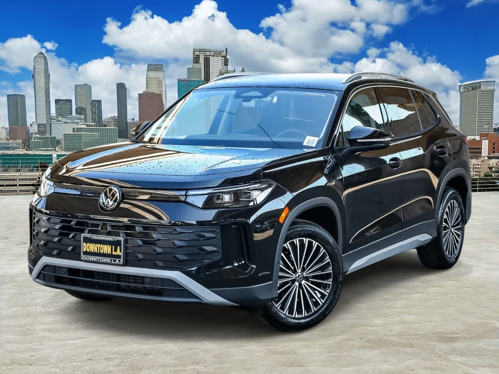 Thumbnail: 2025 Volkswagen Tiguan - 1