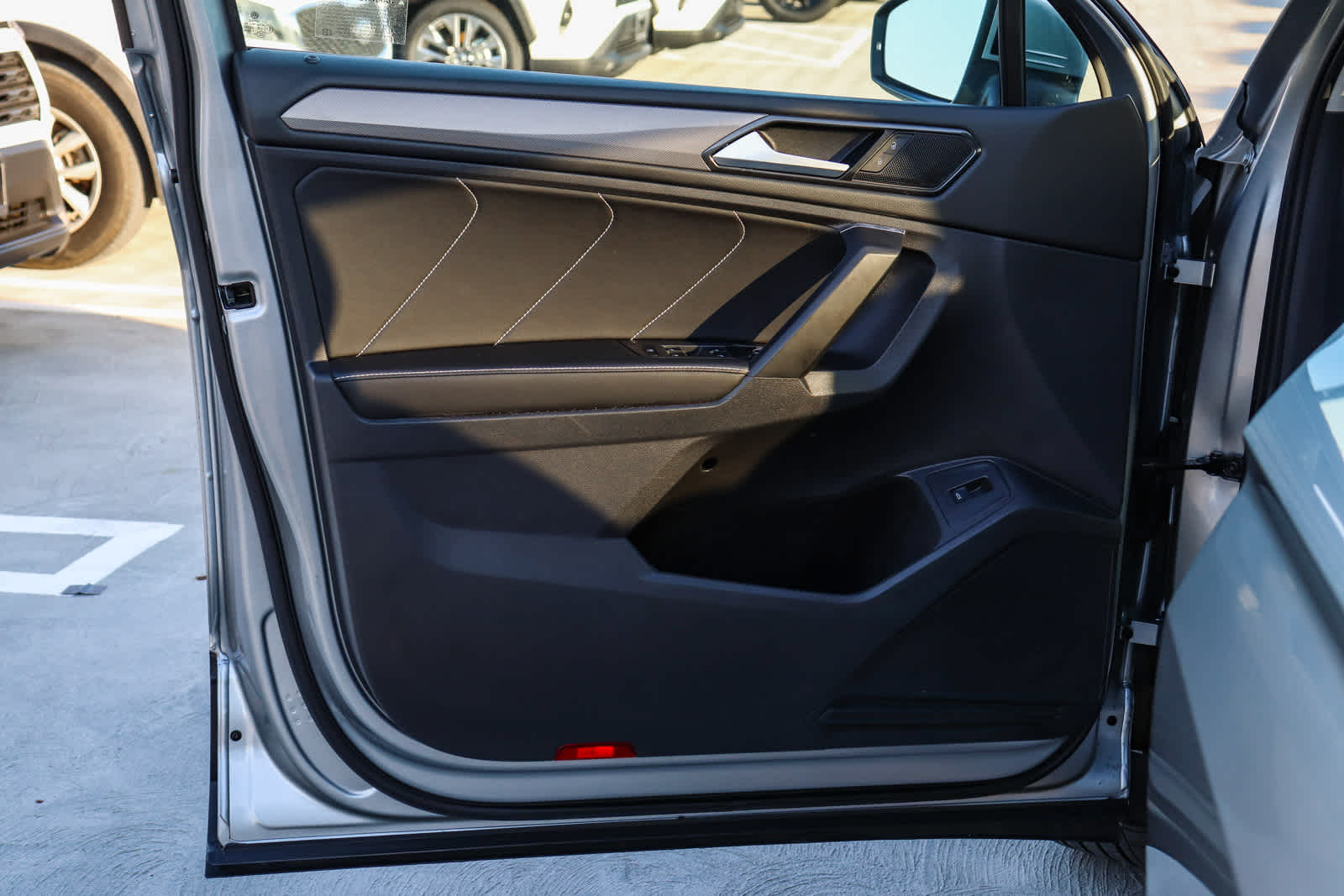 Thumbnail: 2022 Volkswagen Tiguan - 22