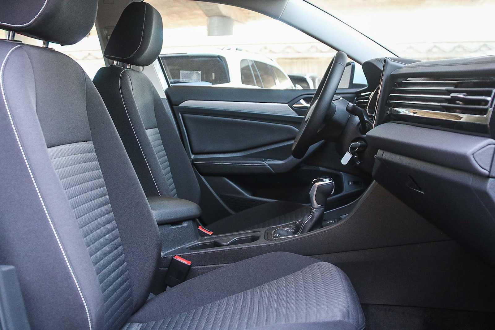 Thumbnail: 2025 Volkswagen Jetta - 17