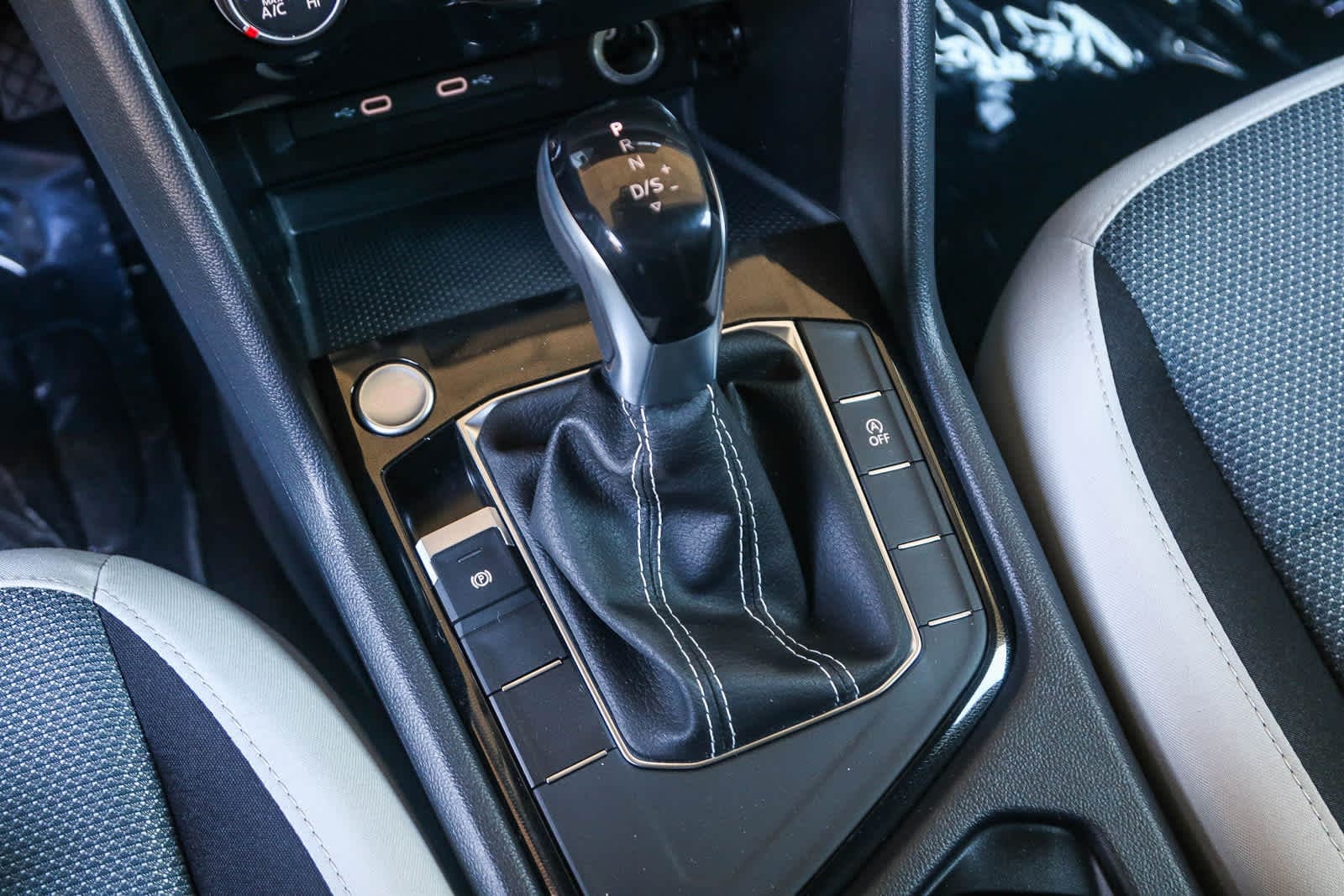 Thumbnail: 2025 Volkswagen Taos - 20