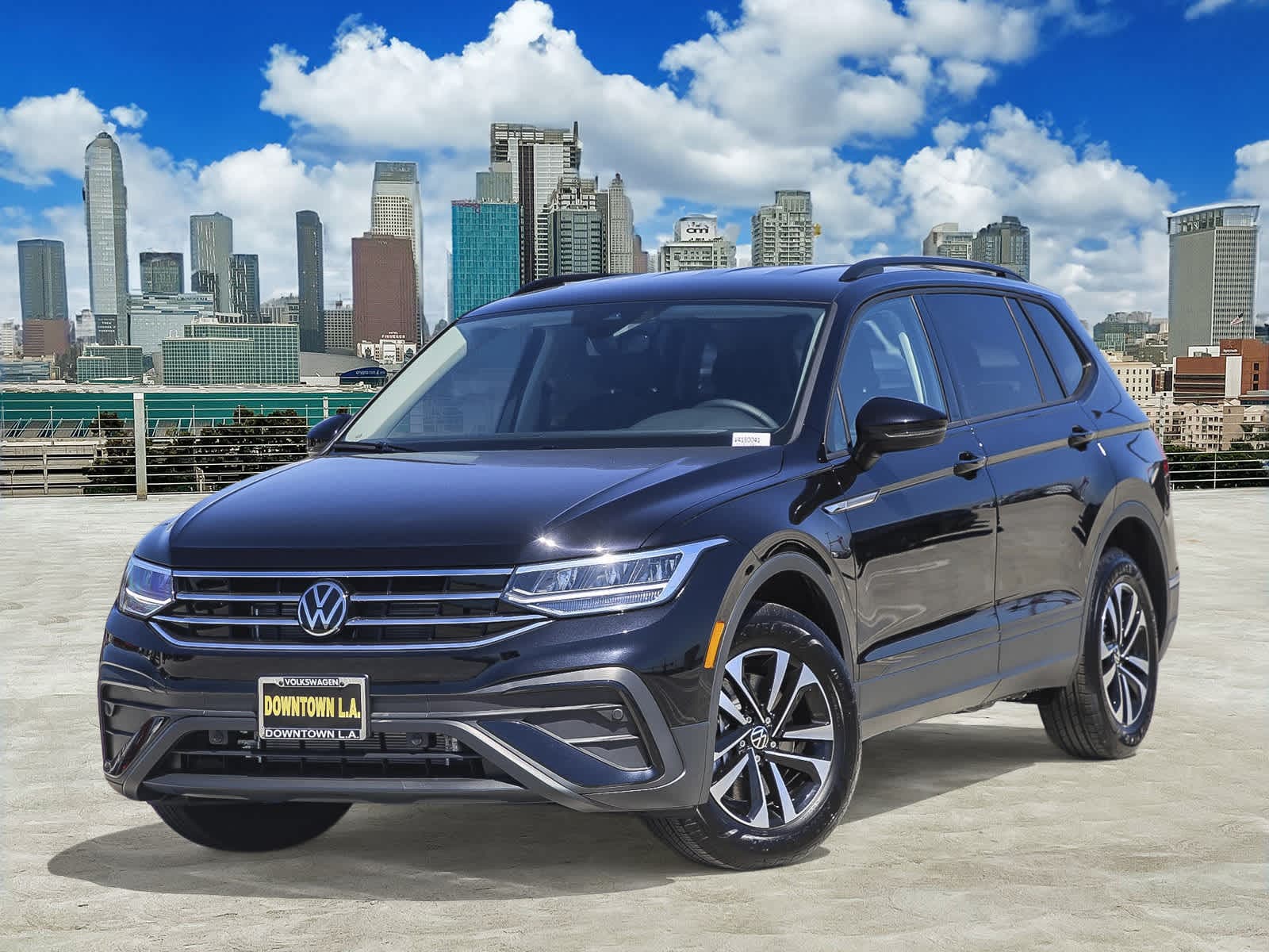 2024 Volkswagen Tiguan 2.0T Hero Image