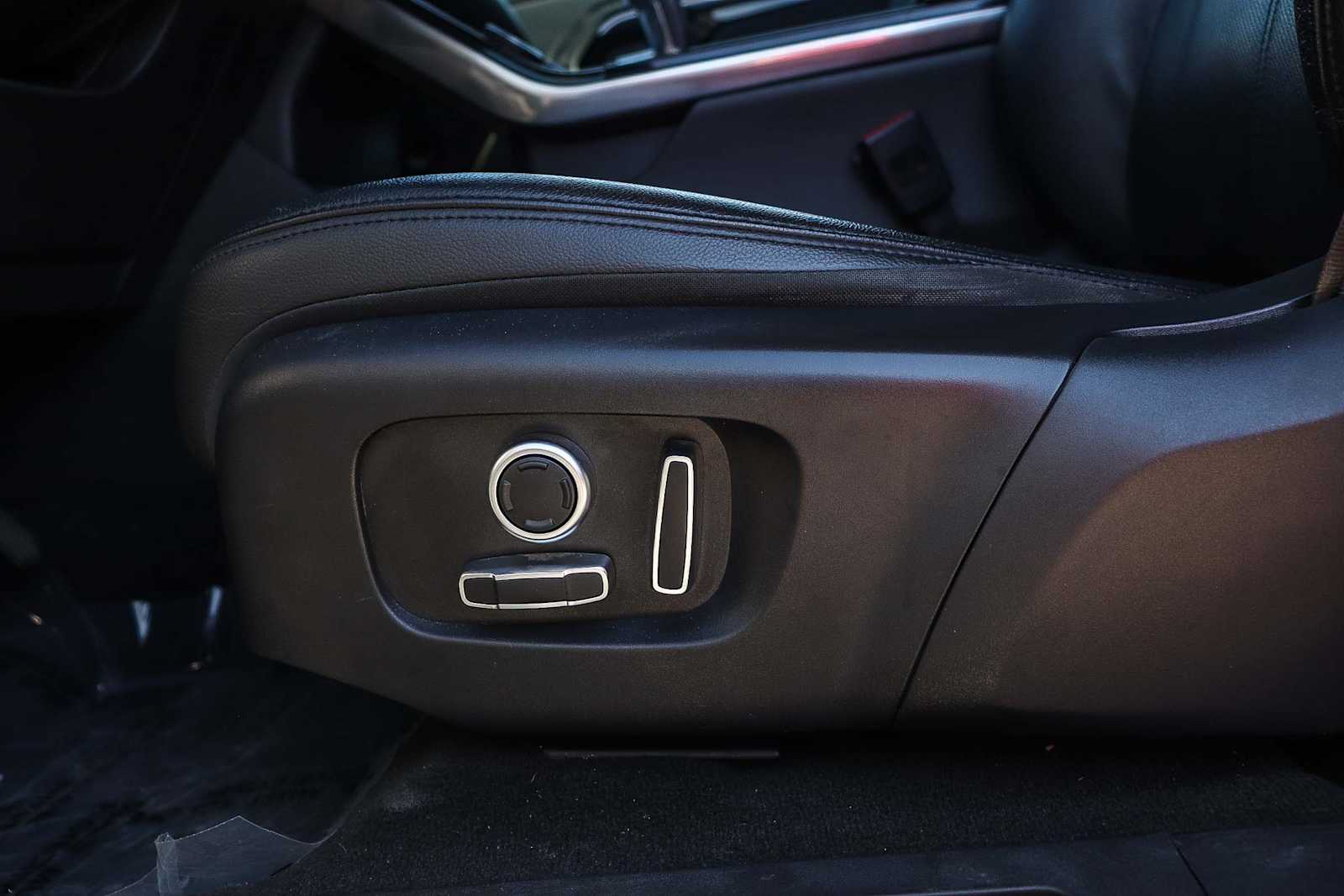 Thumbnail: 2022 Land Rover Range Rover Evoque - 21