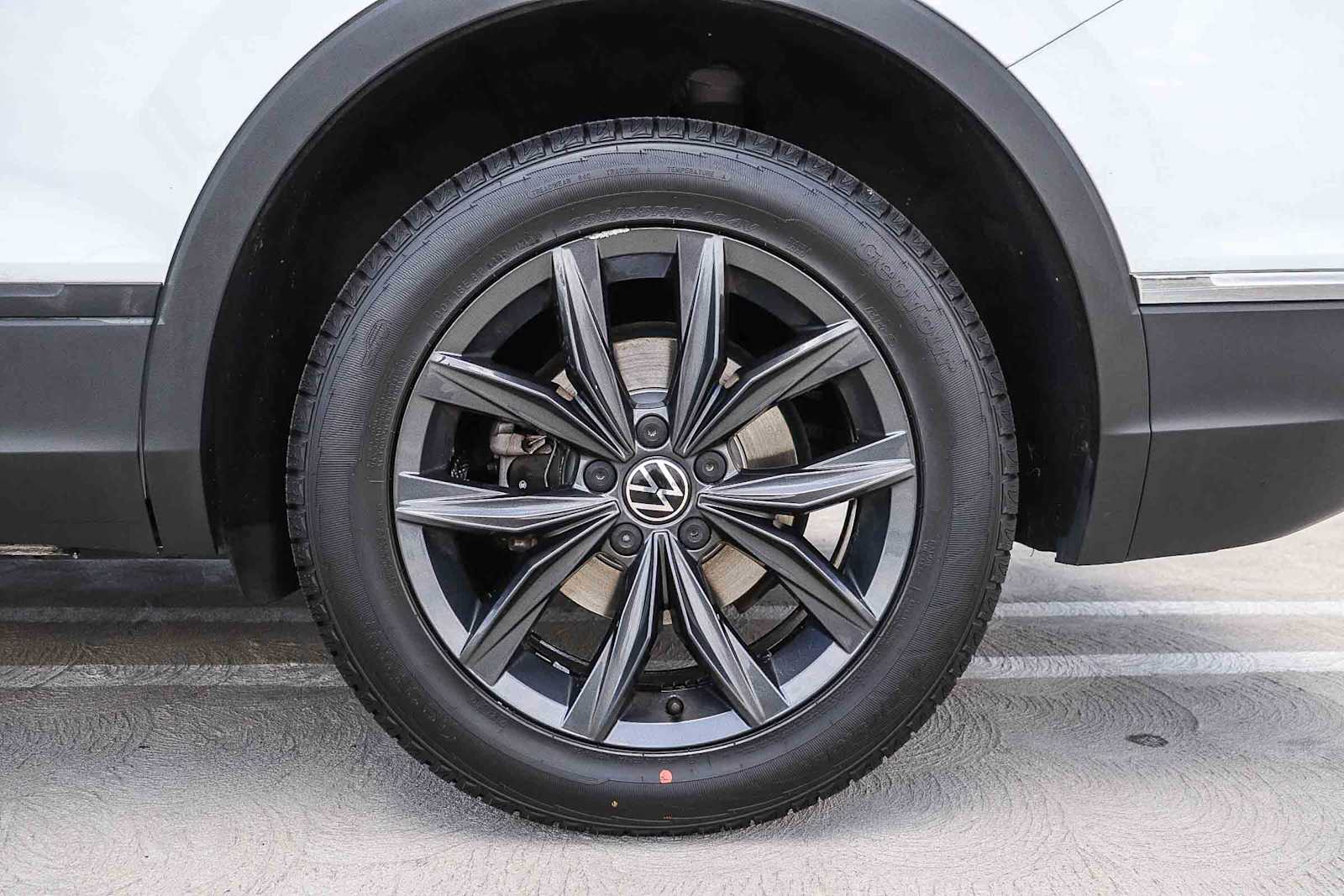 Thumbnail: 2022 Volkswagen Tiguan - 10