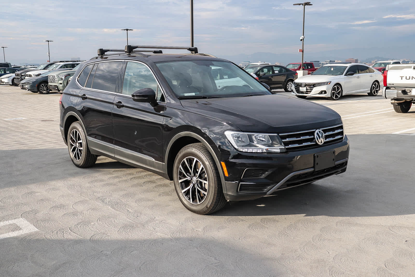 2021 Volkswagen Tiguan SE photo 2