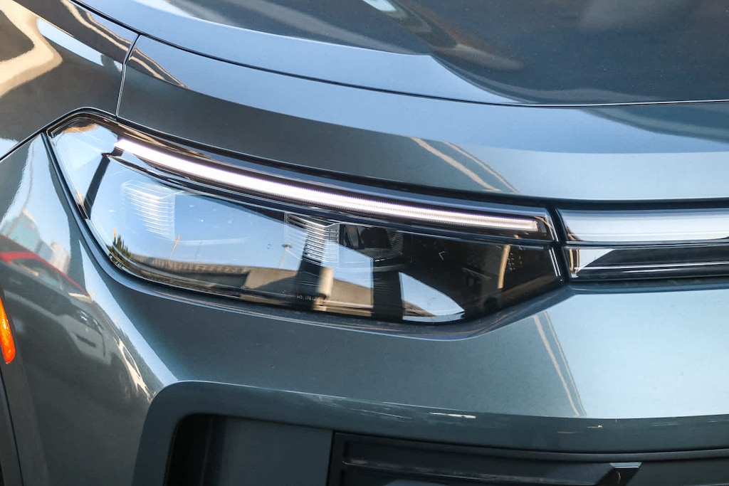 New 2025 Volkswagen Tiguan 2.0T SE SUV