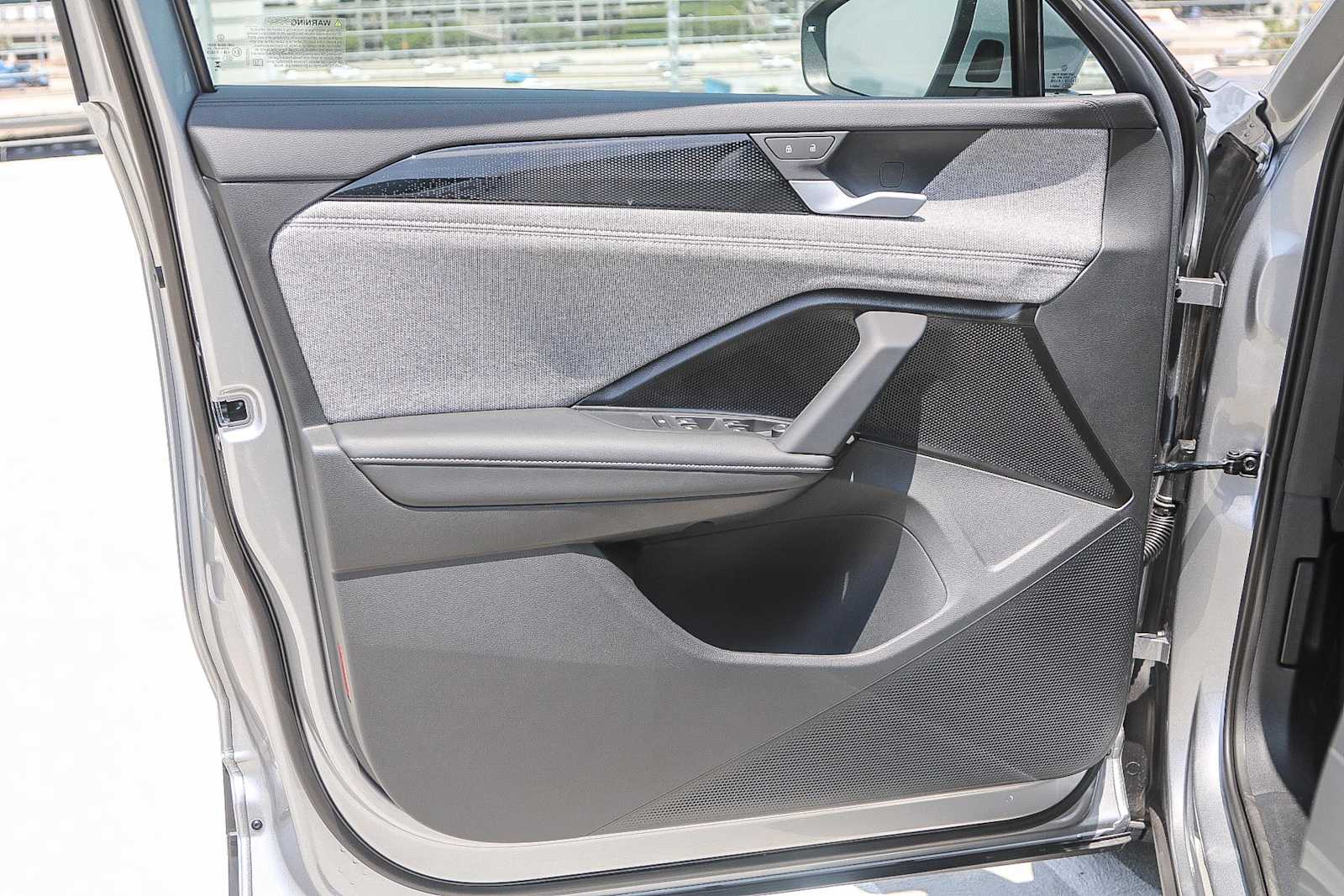 Thumbnail: 2025 Volkswagen Tiguan - 25