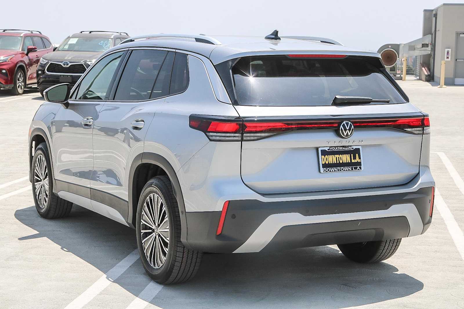 Thumbnail: 2025 Volkswagen Tiguan - 8