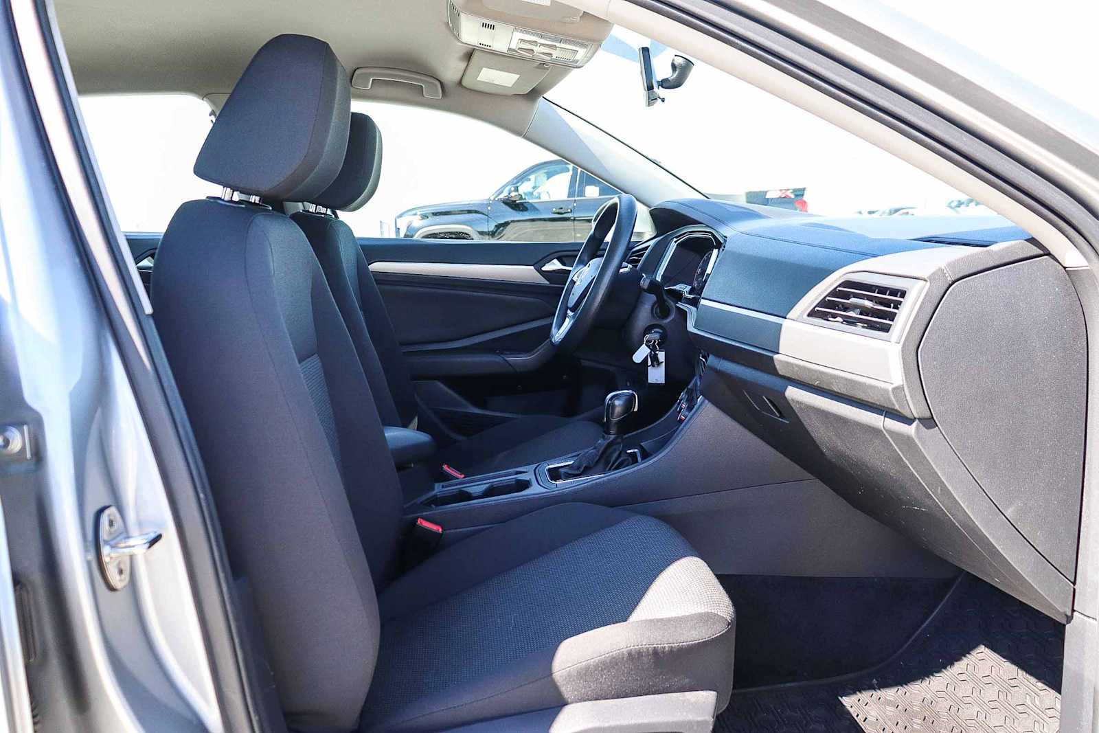 Thumbnail: 2019 Volkswagen Jetta - 17