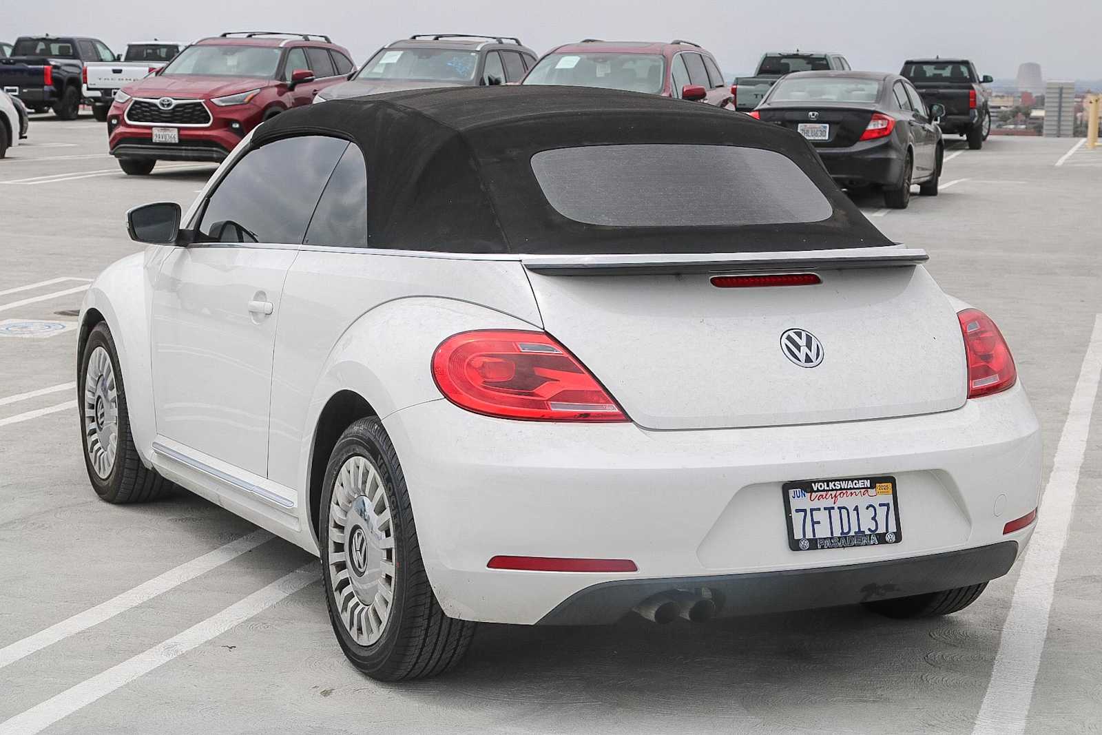 Thumbnail: 2014 Volkswagen Beetle - 8