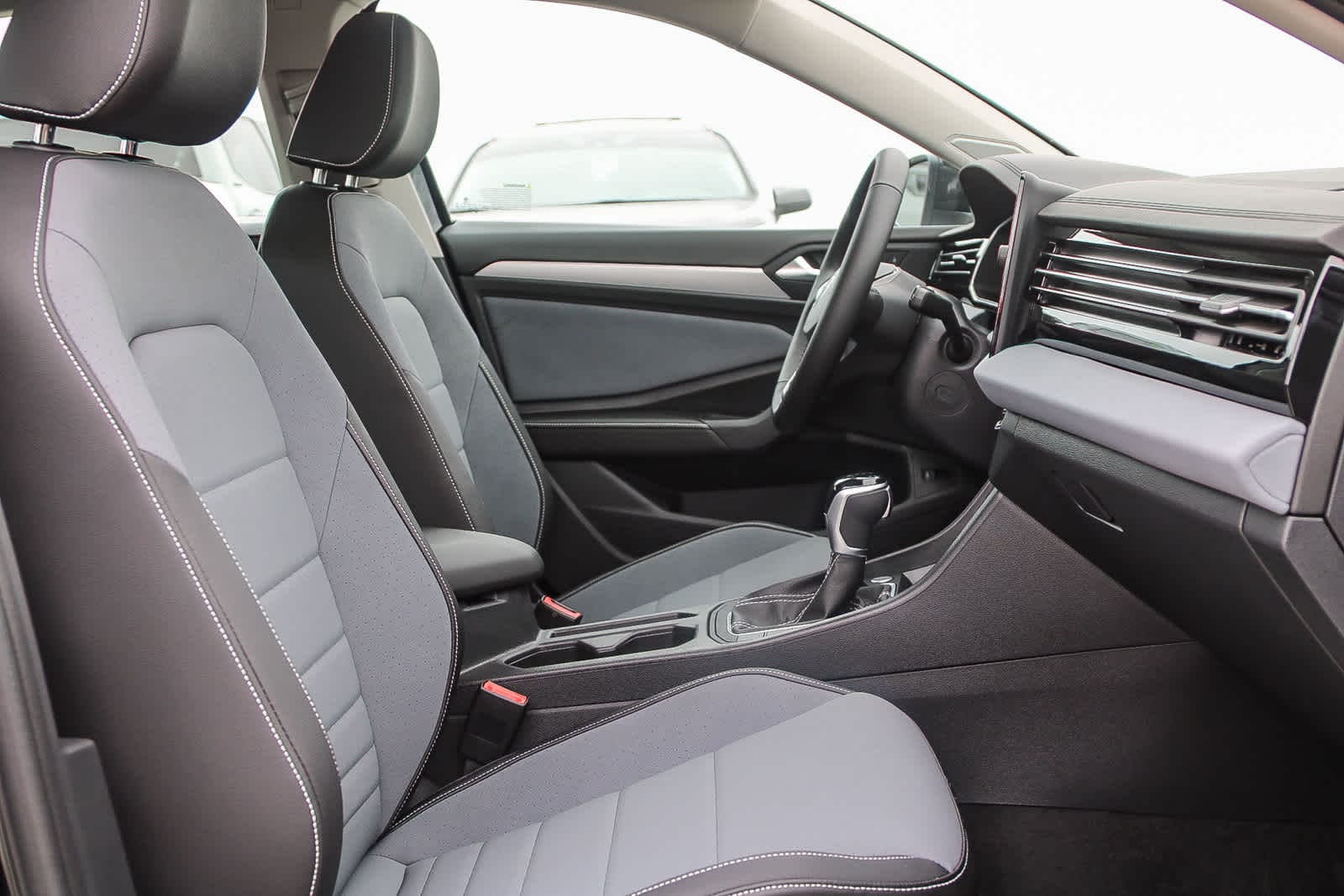 2025 Volkswagen Jetta SE 18