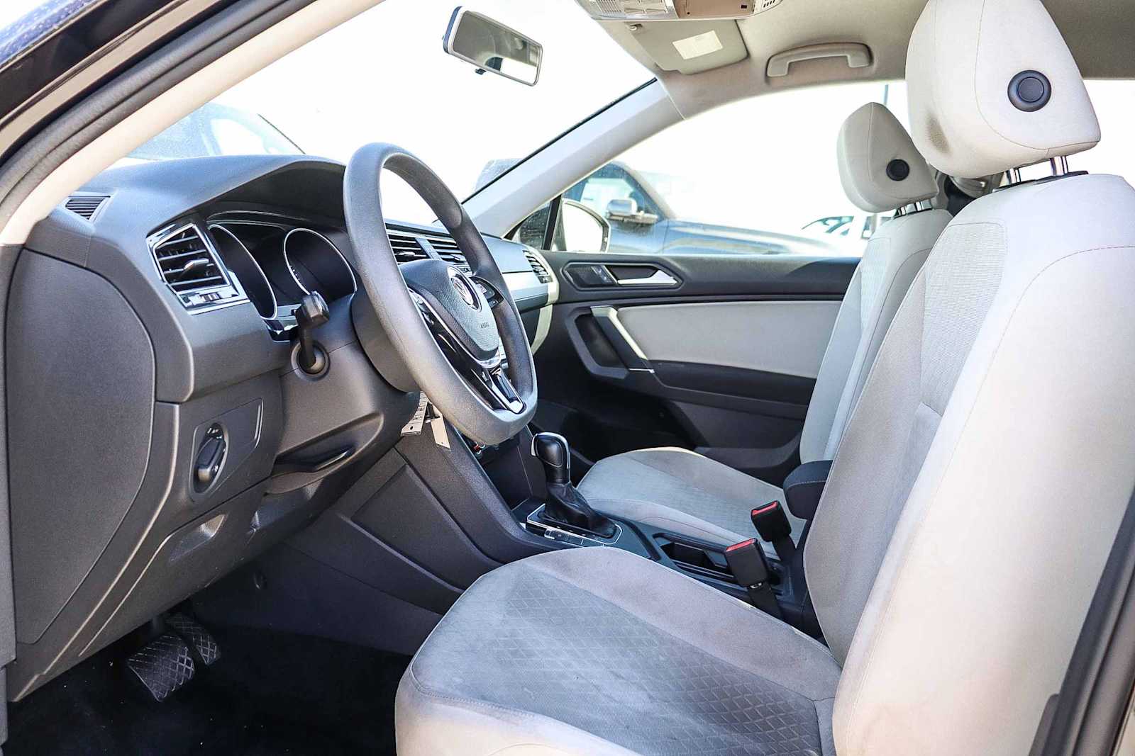 Thumbnail: 2020 Volkswagen Tiguan - 16