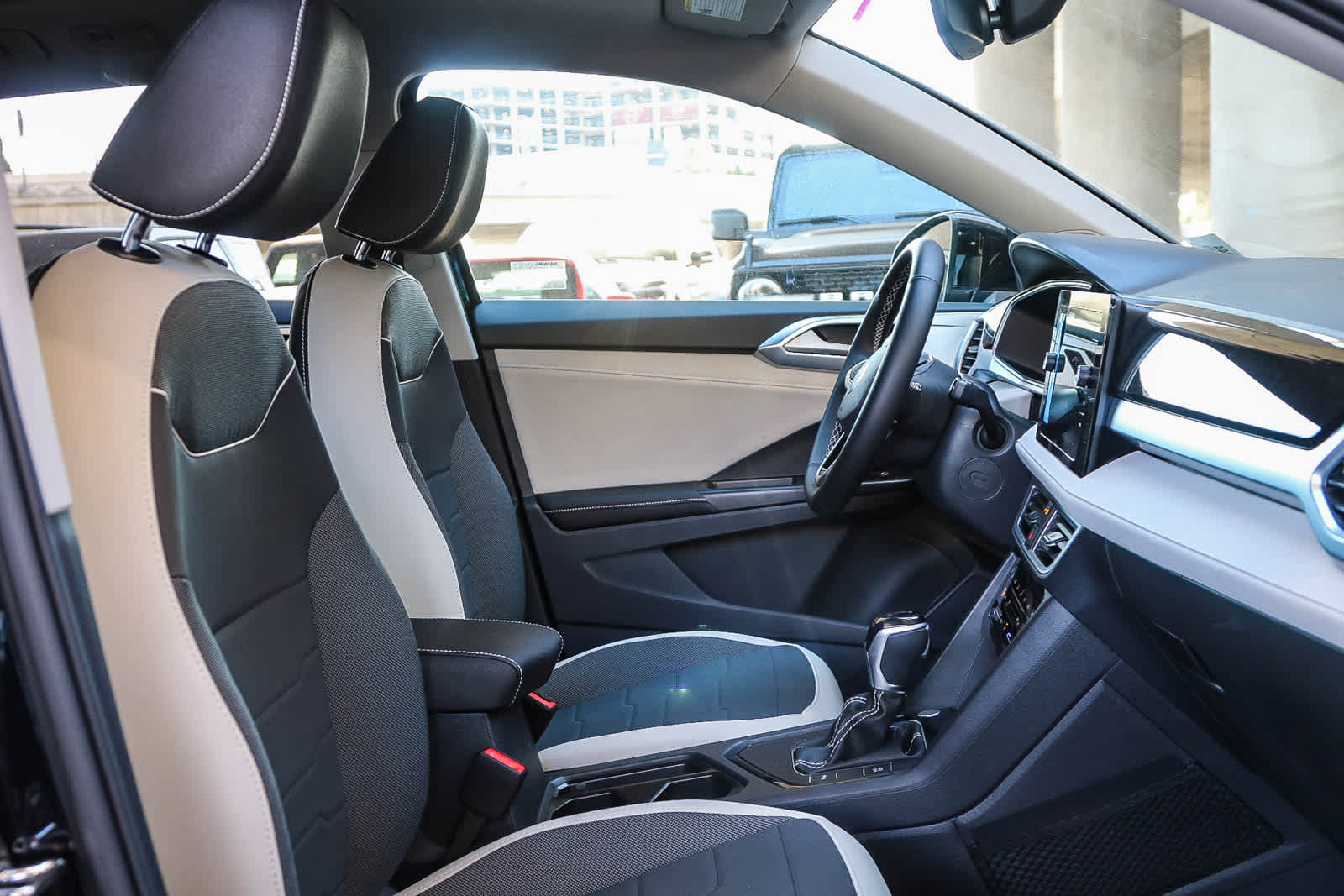 Thumbnail: 2025 Volkswagen Taos - 16