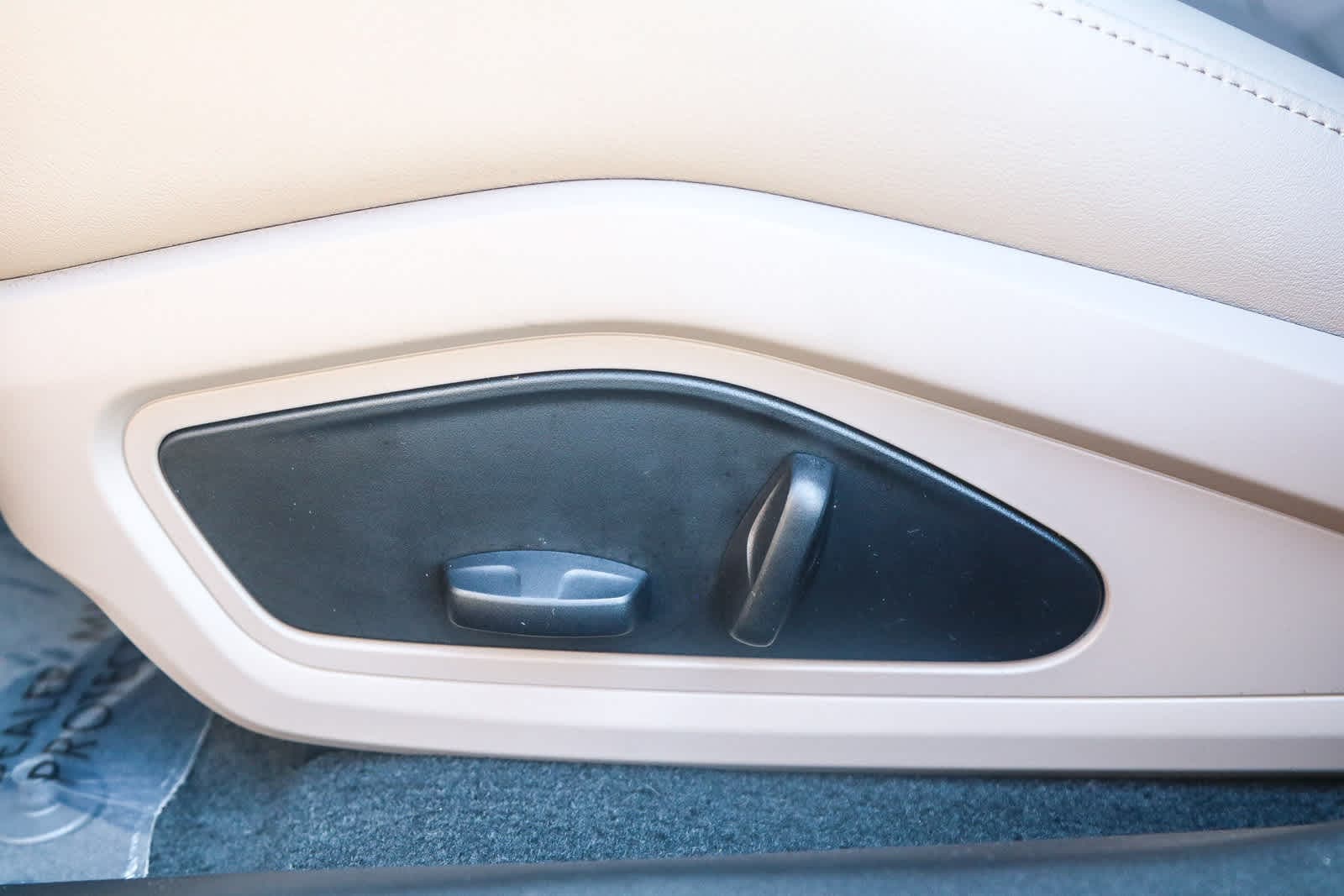 Thumbnail: 2025 Porsche Taycan - 26