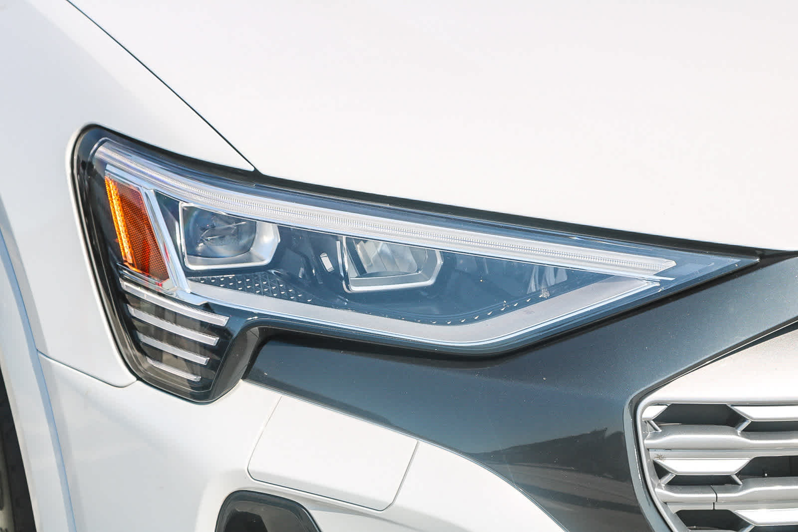 2024 Audi Q8 E-tron Premium Plus photo 2