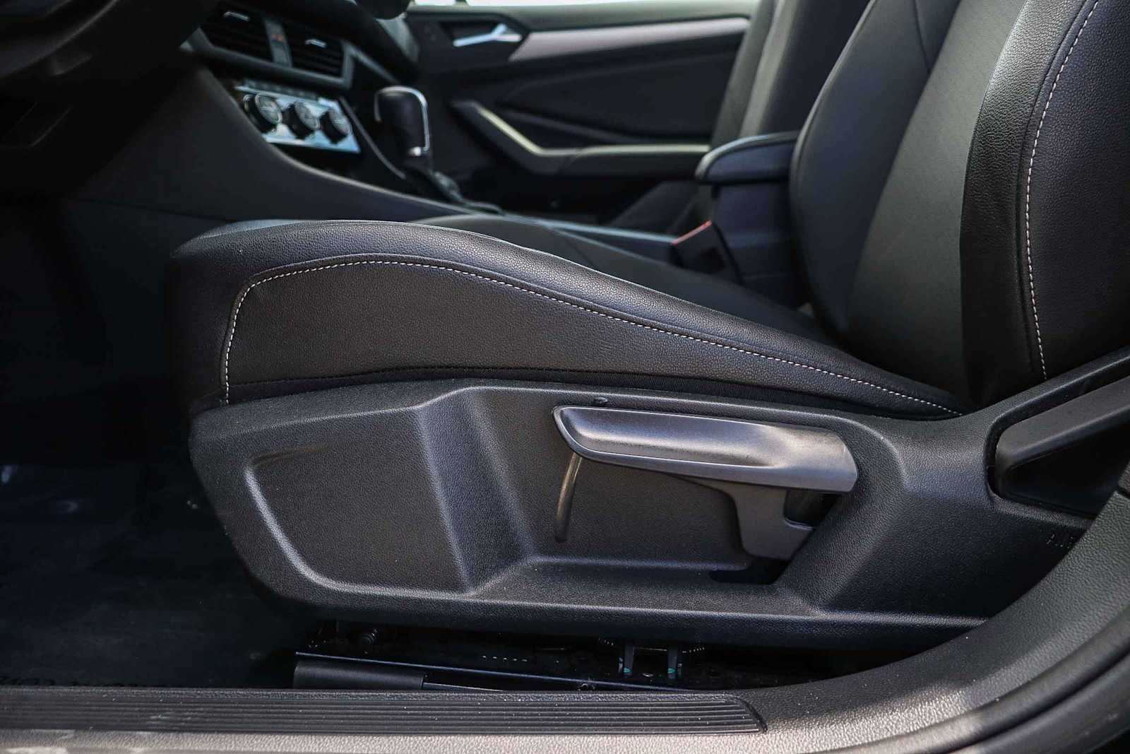 Thumbnail: 2019 Volkswagen Jetta - 20
