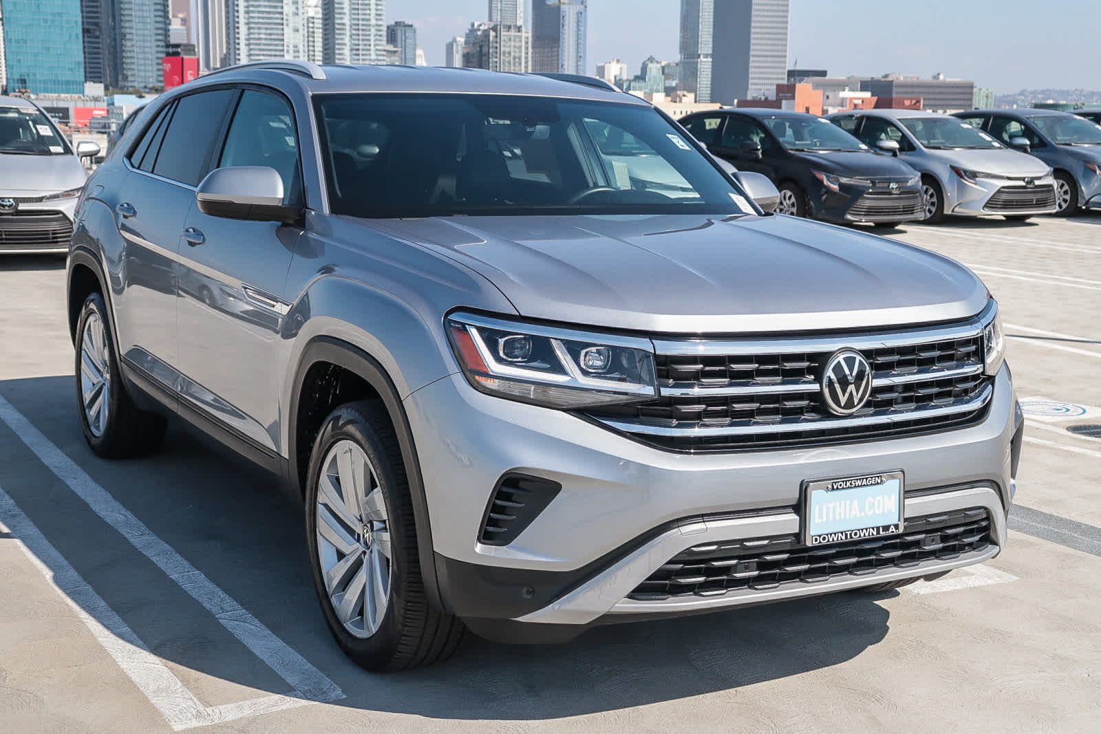 2022 Volkswagen Atlas Cross Sport SE Technology photo 2