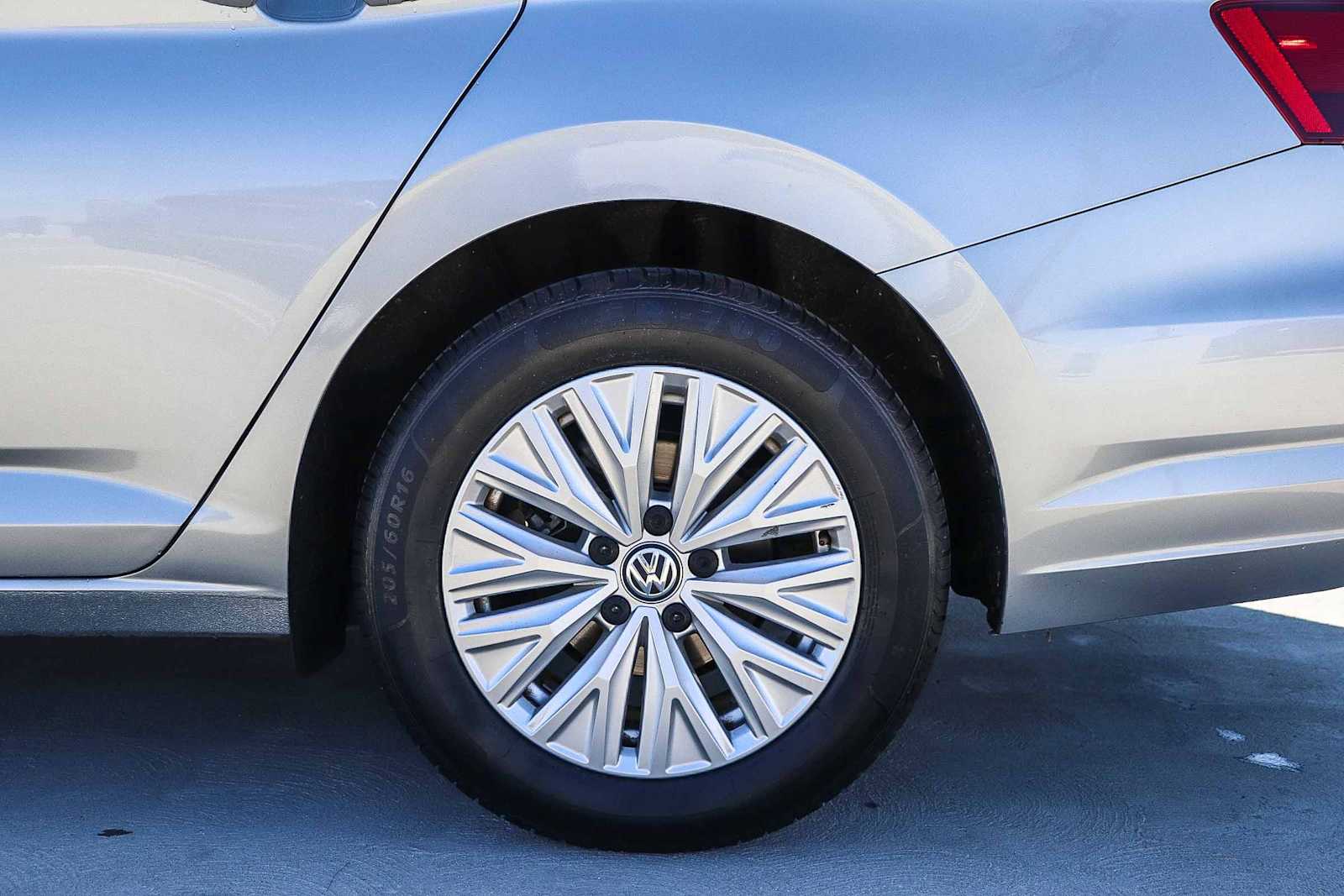 Thumbnail: 2019 Volkswagen Jetta - 10