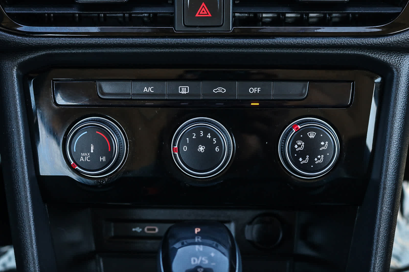 Thumbnail: 2024 Volkswagen Taos - 14