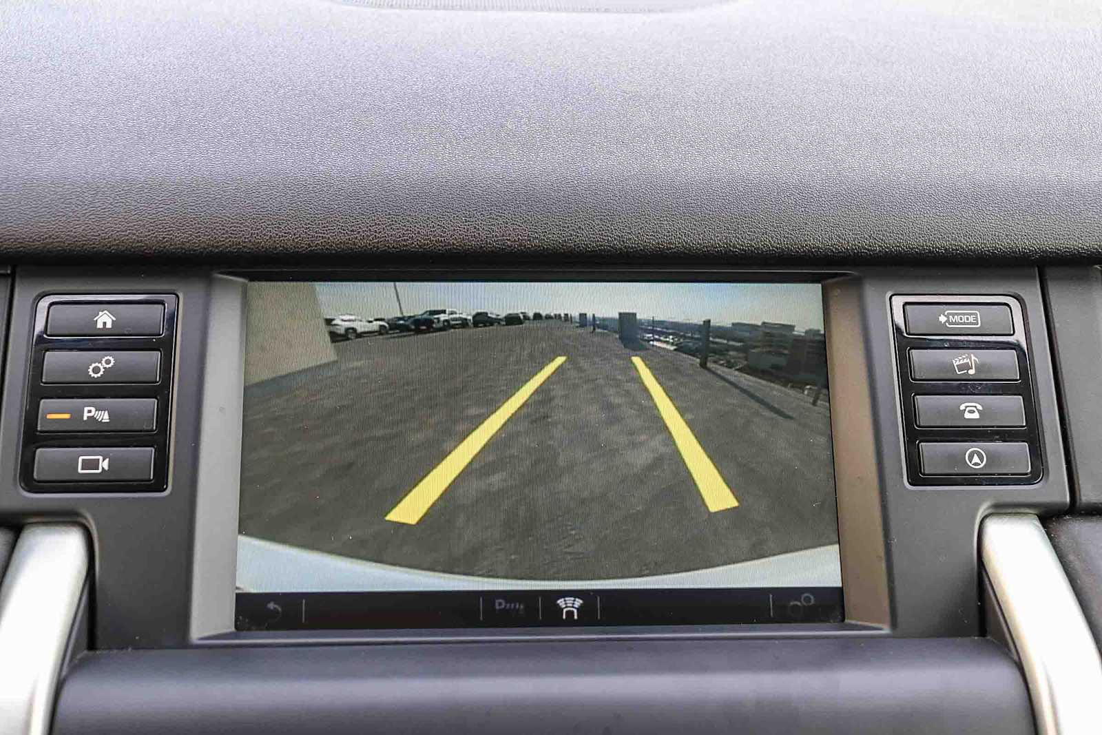 Thumbnail: 2018 Land Rover Discovery Sport - 24