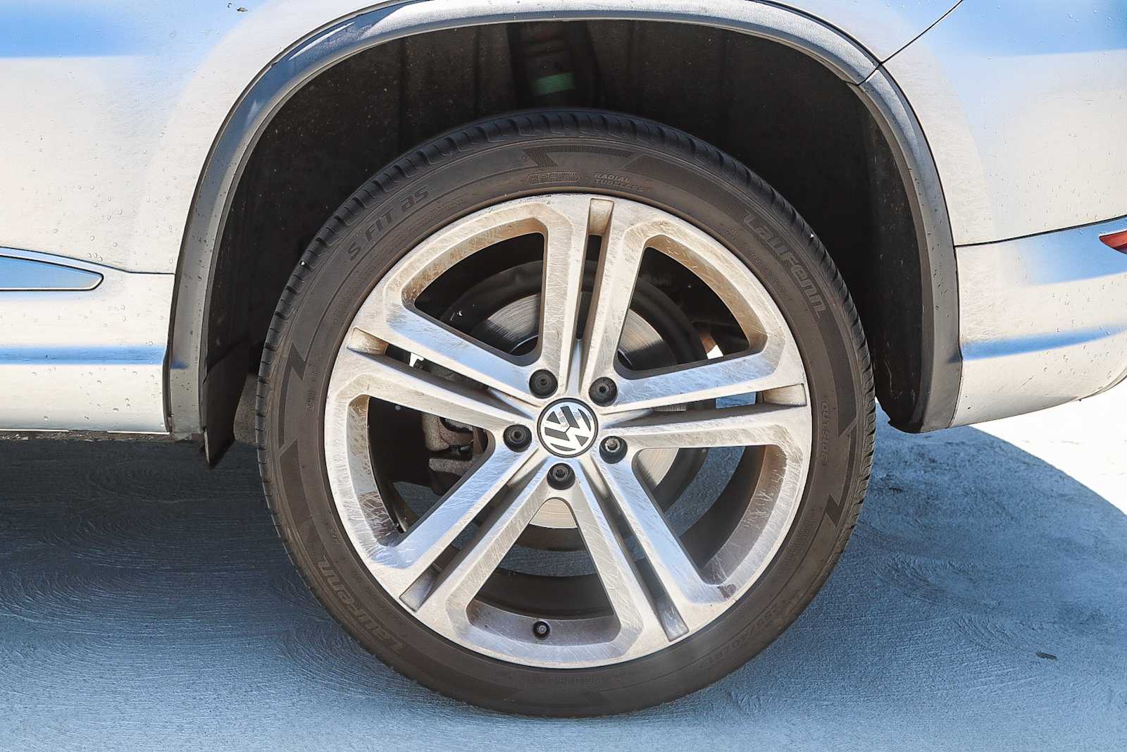Thumbnail: 2016 Volkswagen Tiguan - 11