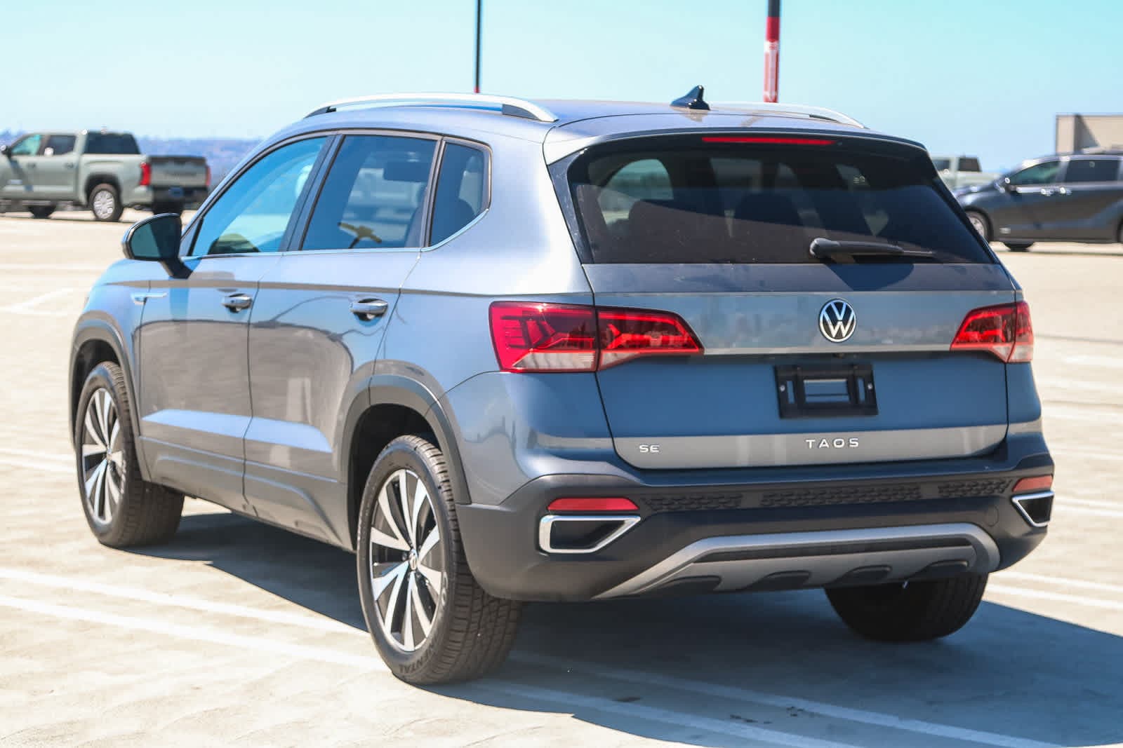 Thumbnail: 2022 Volkswagen Taos - 10