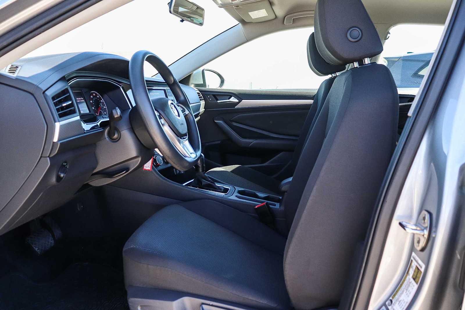 Thumbnail: 2019 Volkswagen Jetta - 18