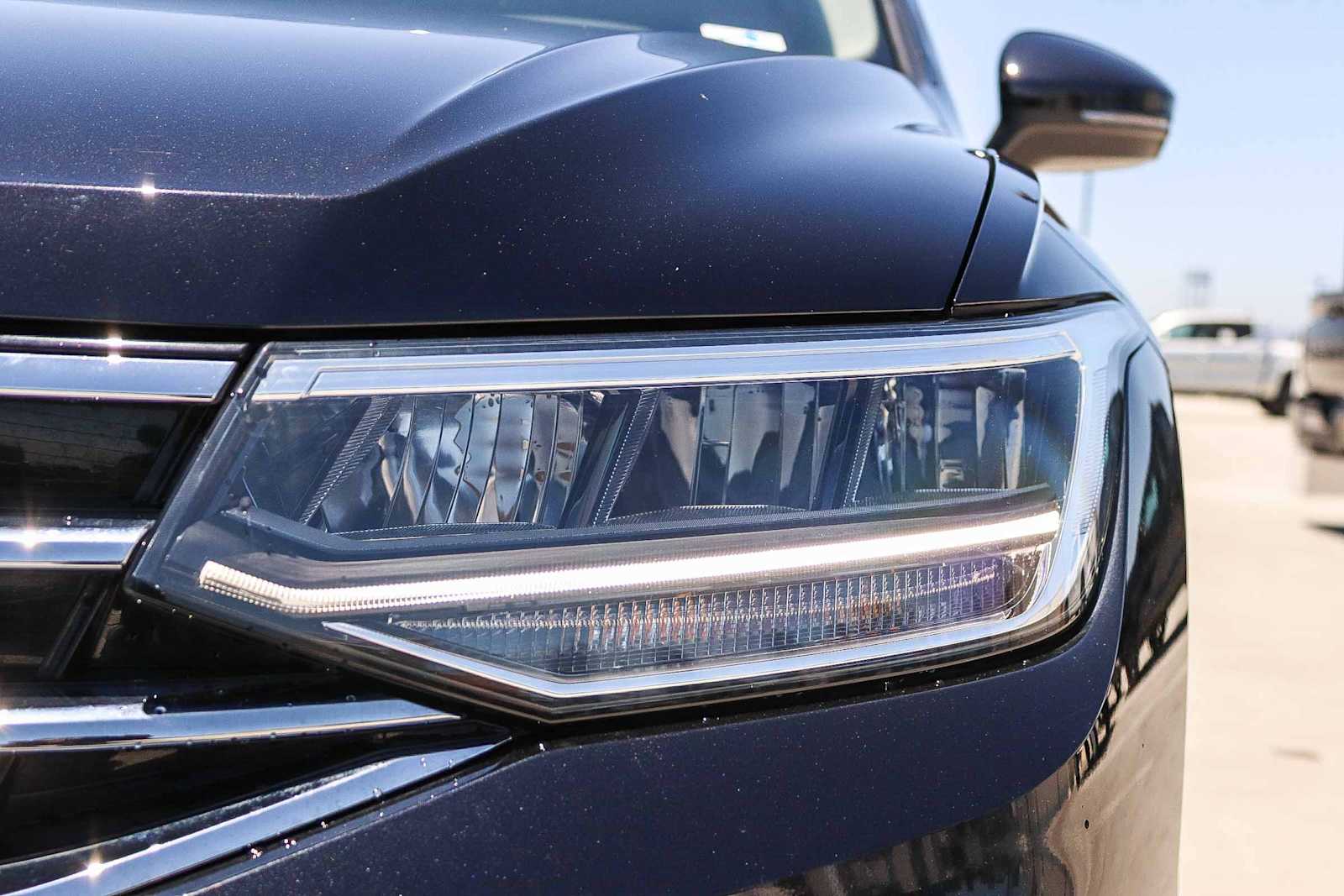 Thumbnail: 2023 Volkswagen Tiguan - 7