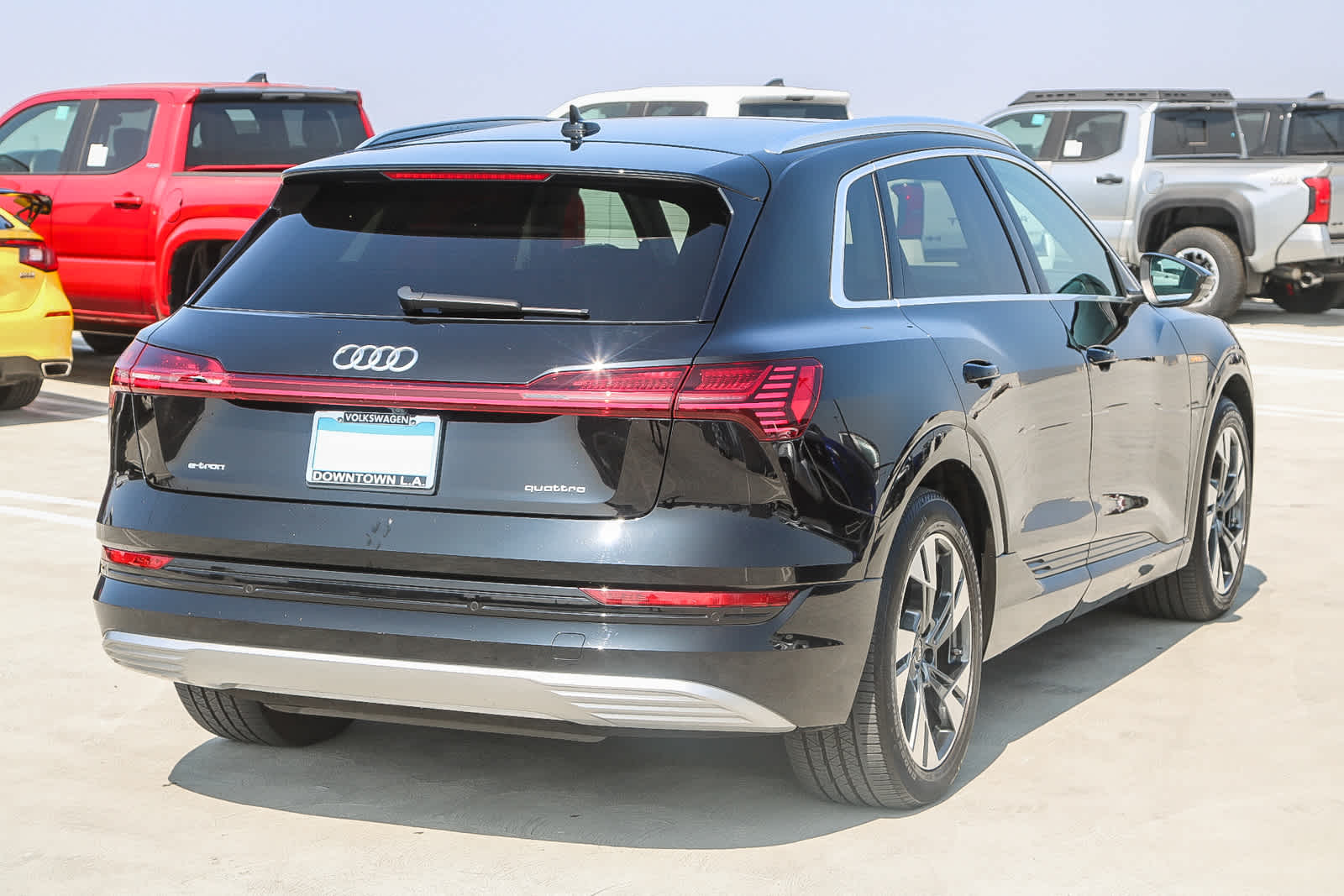 Thumbnail: 2022 Audi e-tron - 6