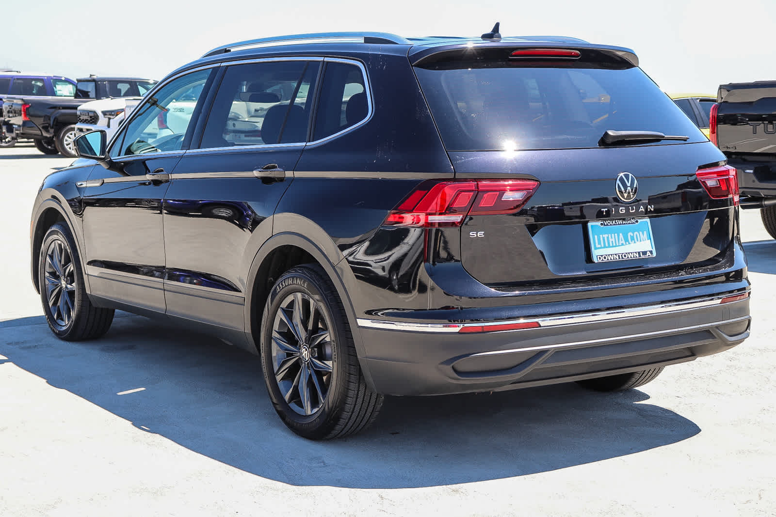 Thumbnail: 2022 Volkswagen Tiguan - 6