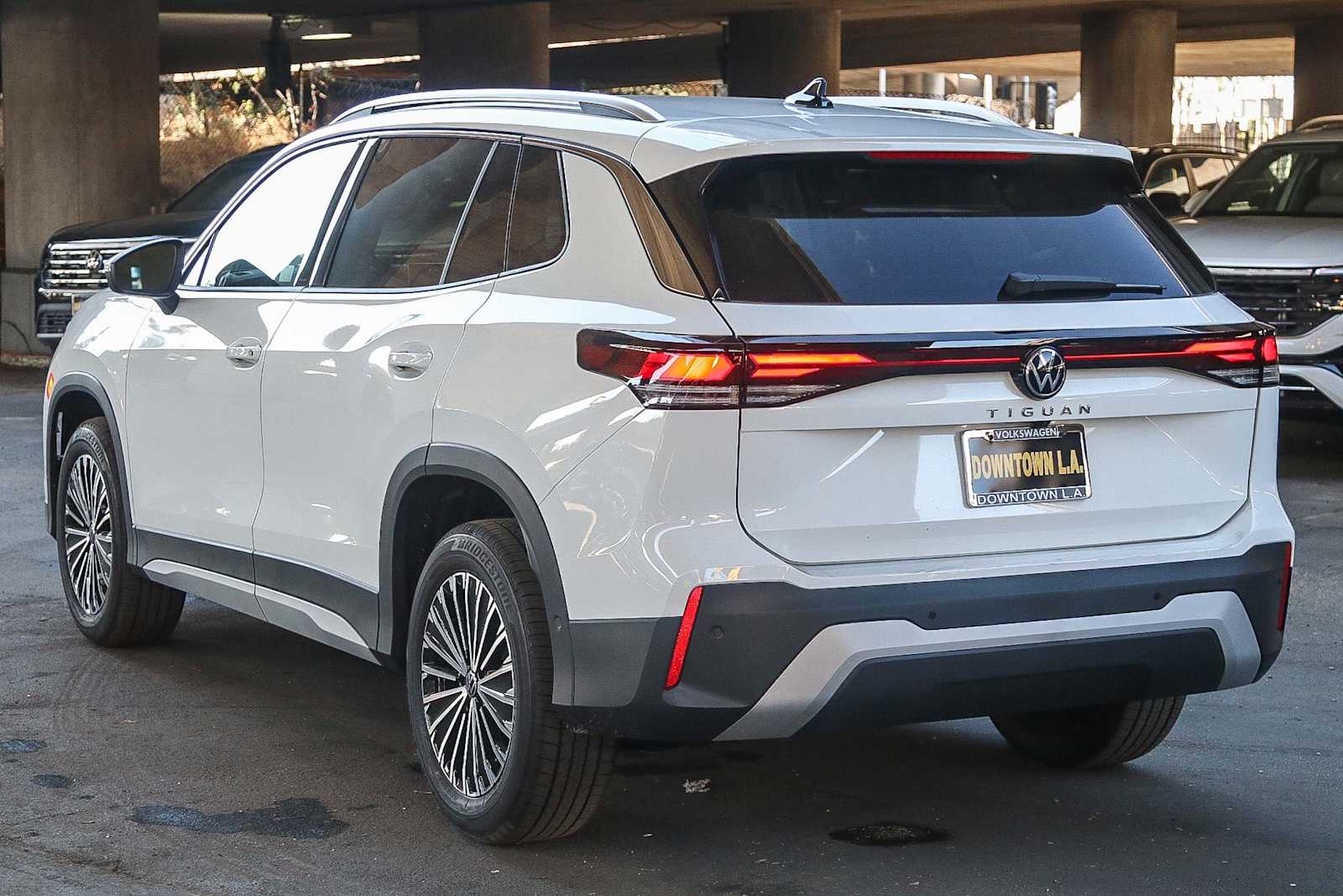 Thumbnail: 2025 Volkswagen Tiguan - 8