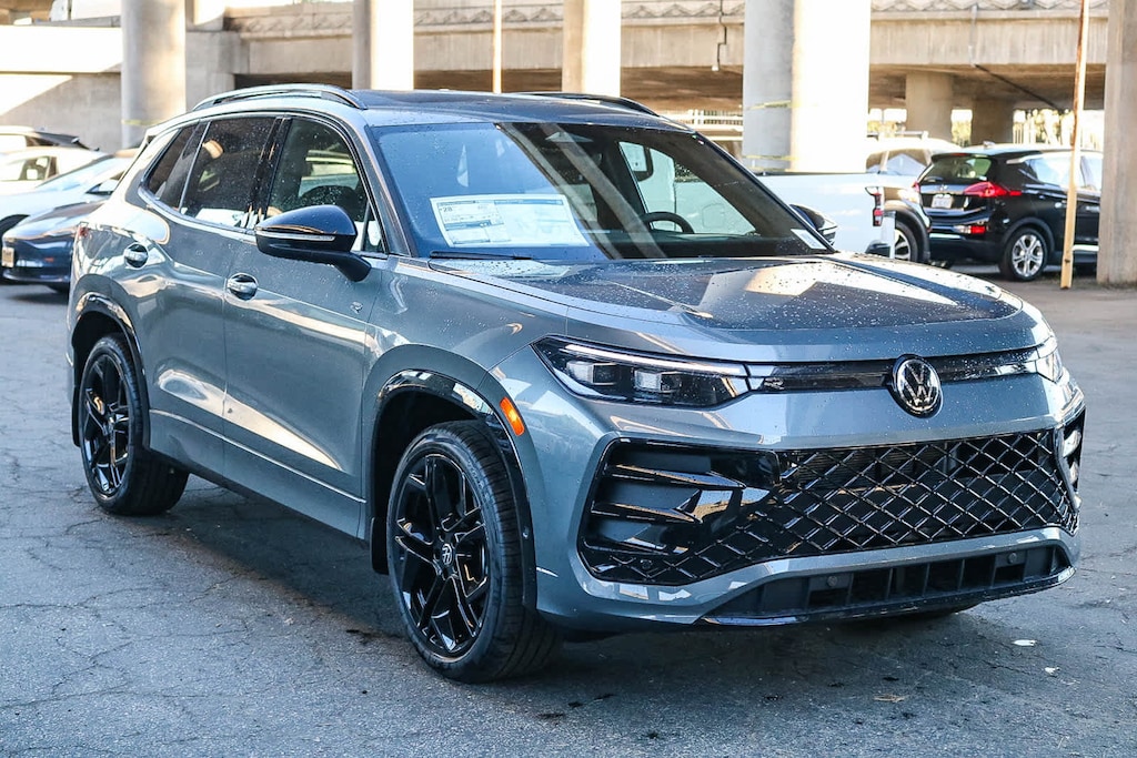 New 2026 Volkswagen Tiguan 2.0T SE SUV