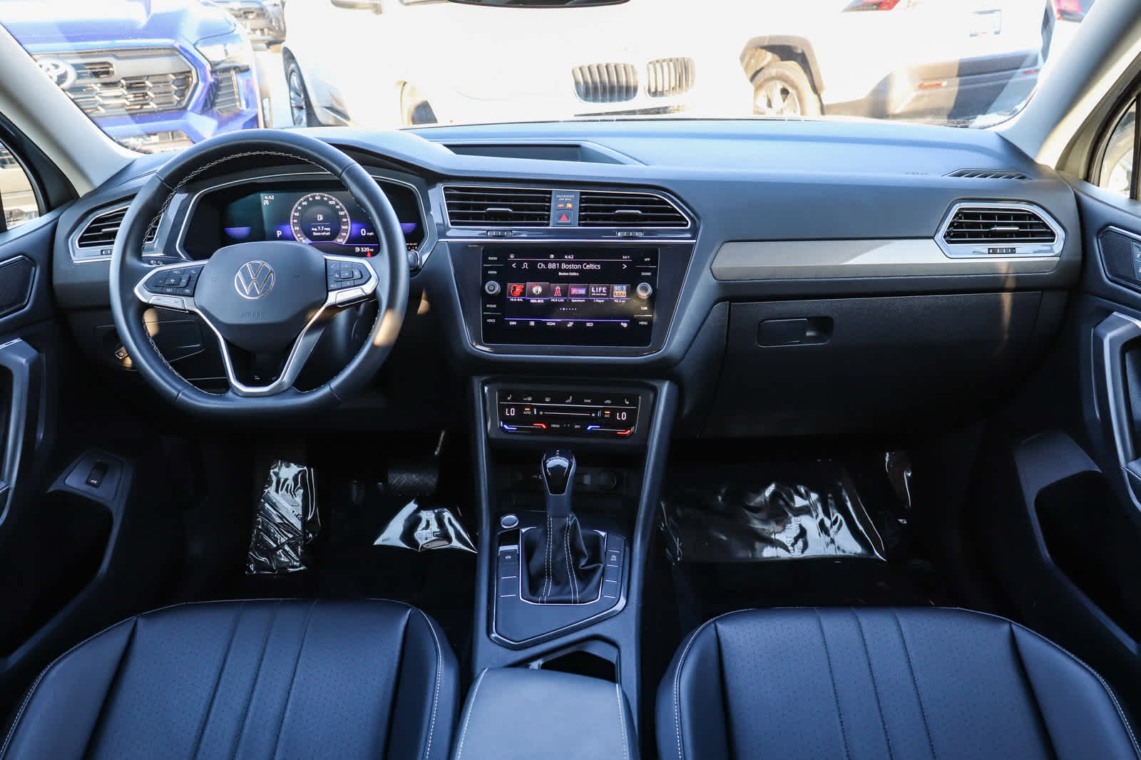 Thumbnail: 2022 Volkswagen Tiguan - 12