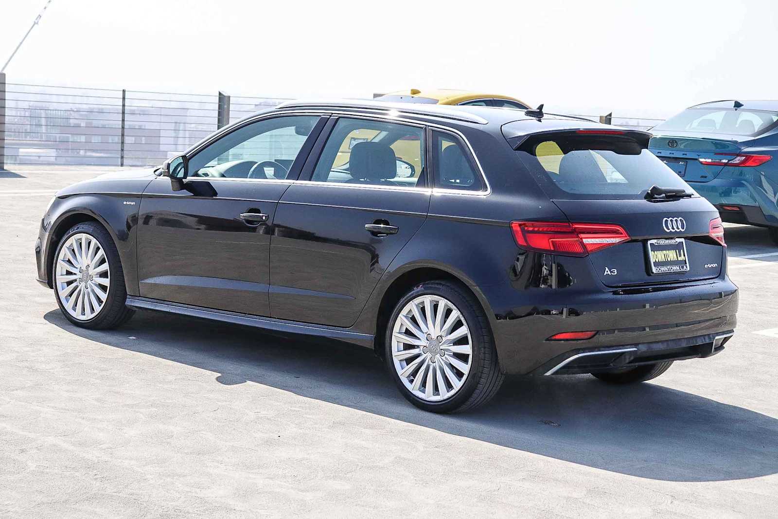 Thumbnail: 2017 Audi A3 e-tron - 6