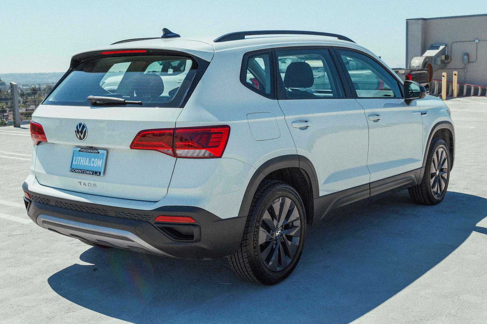 Thumbnail: 2022 Volkswagen Taos - 4