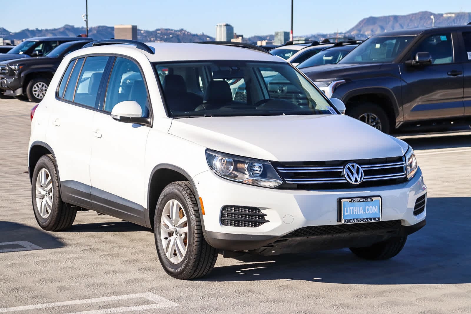 Thumbnail: 2016 Volkswagen Tiguan - 3