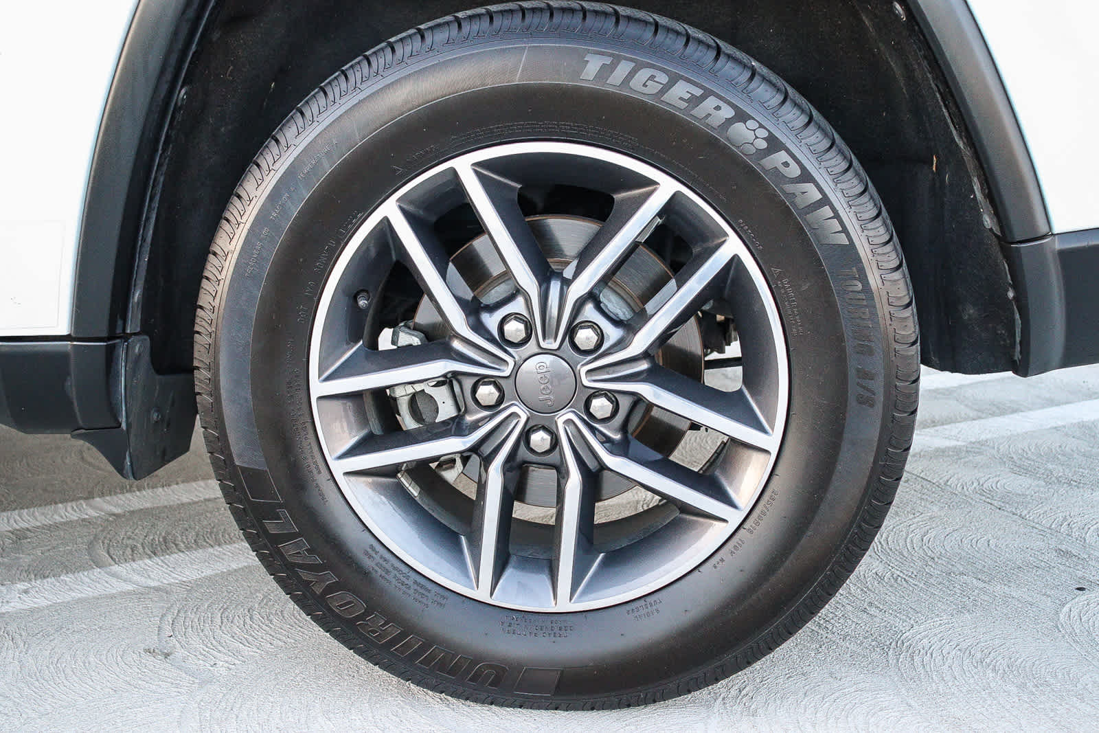 Thumbnail: 2019 Jeep Grand Cherokee - 10