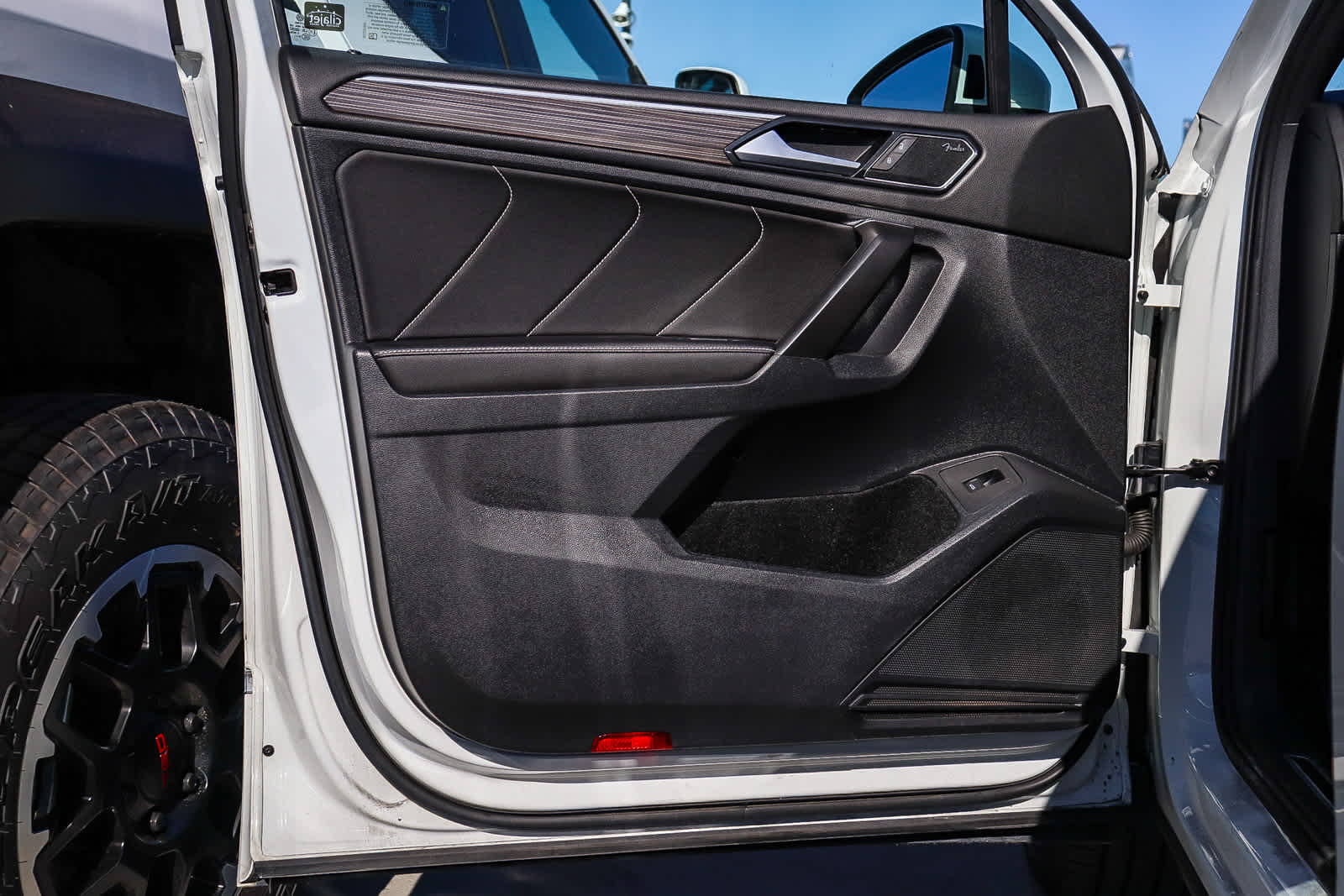 Thumbnail: 2022 Volkswagen Tiguan - 22