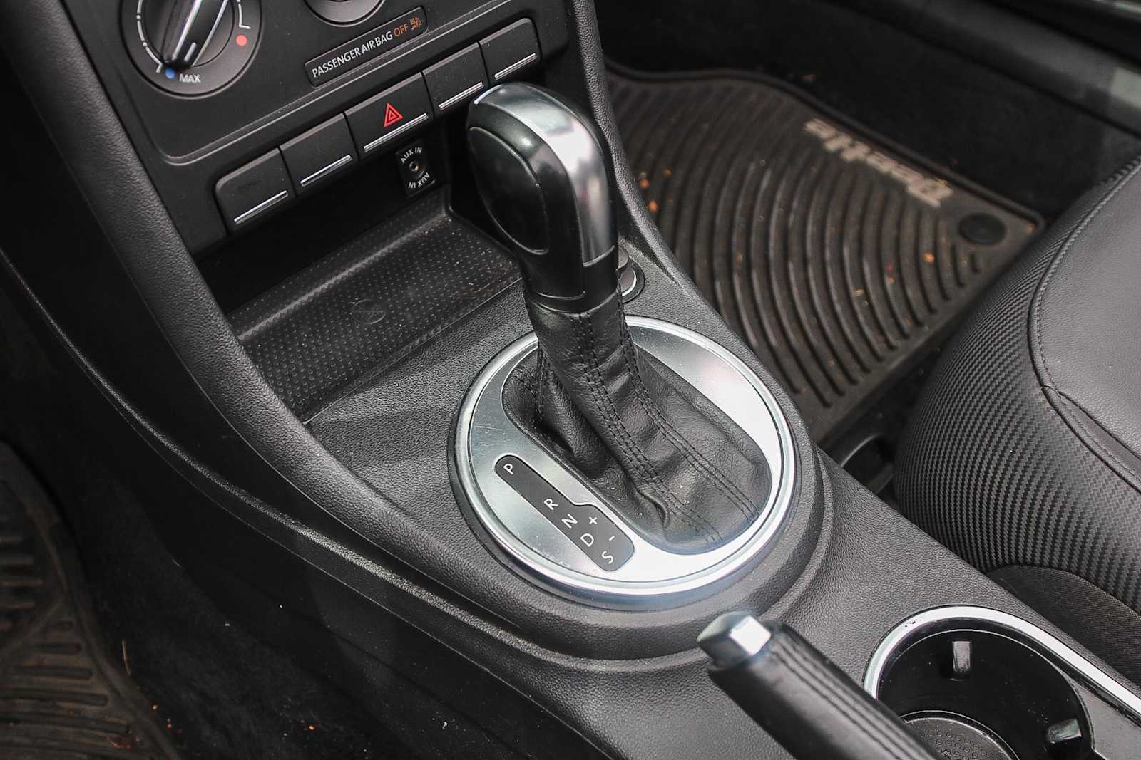 Thumbnail: 2014 Volkswagen Beetle - 23