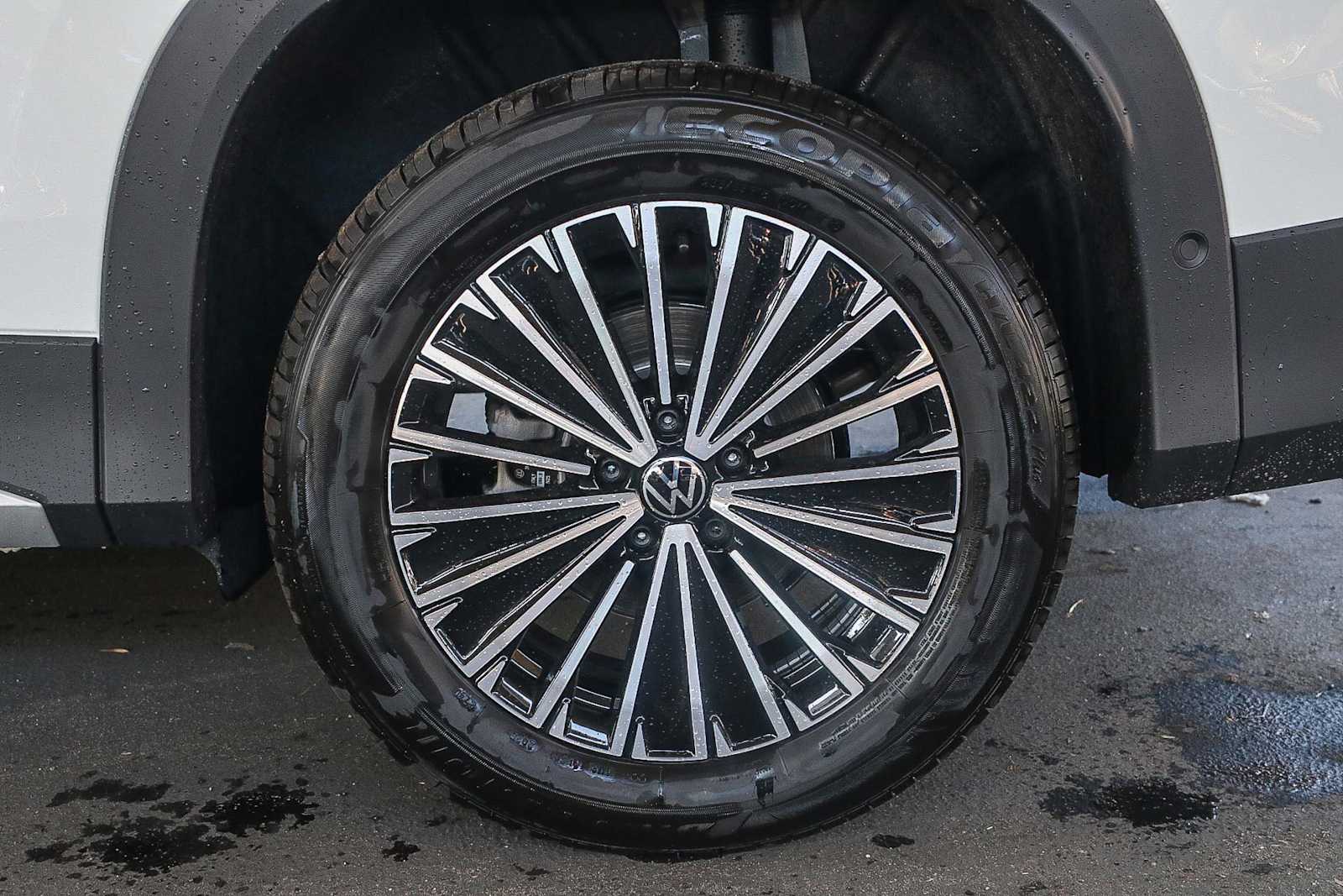 Thumbnail: 2025 Volkswagen Tiguan - 10