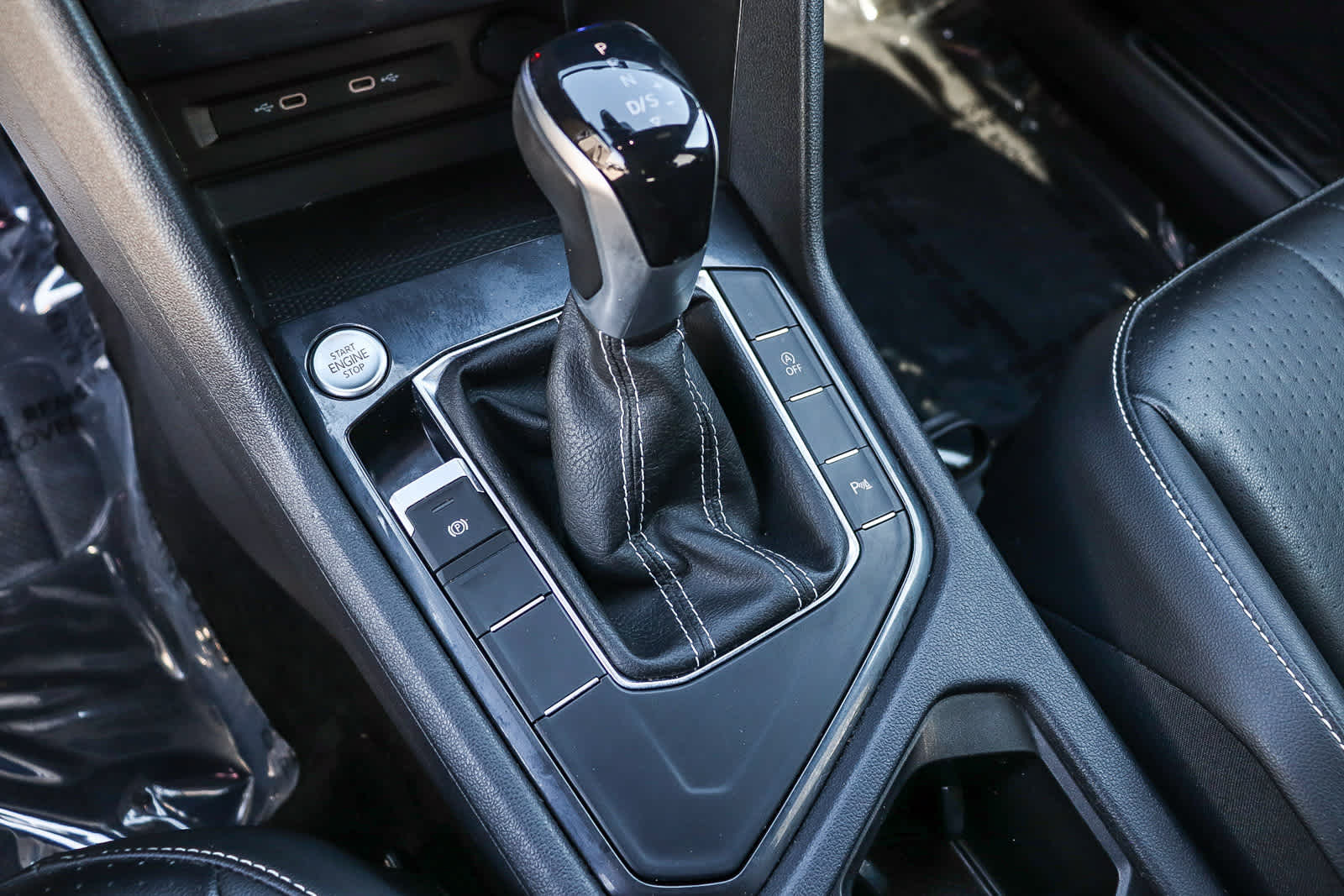 Thumbnail: 2022 Volkswagen Tiguan - 17