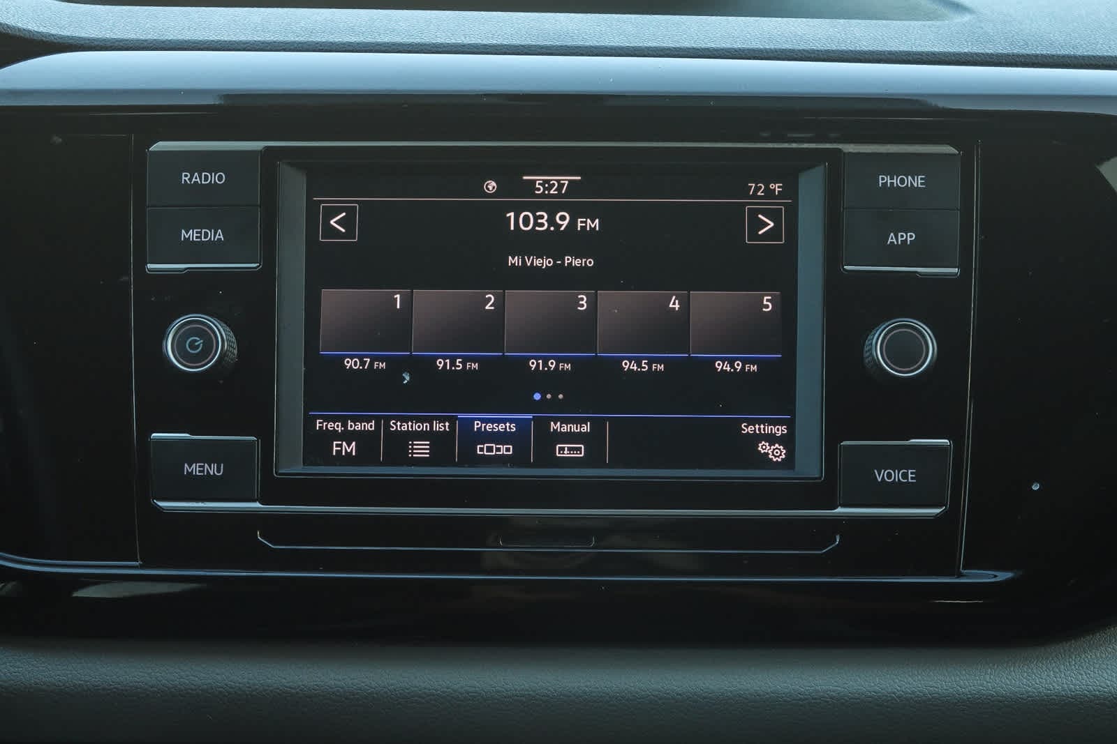 Thumbnail: 2023 Volkswagen Taos - 15