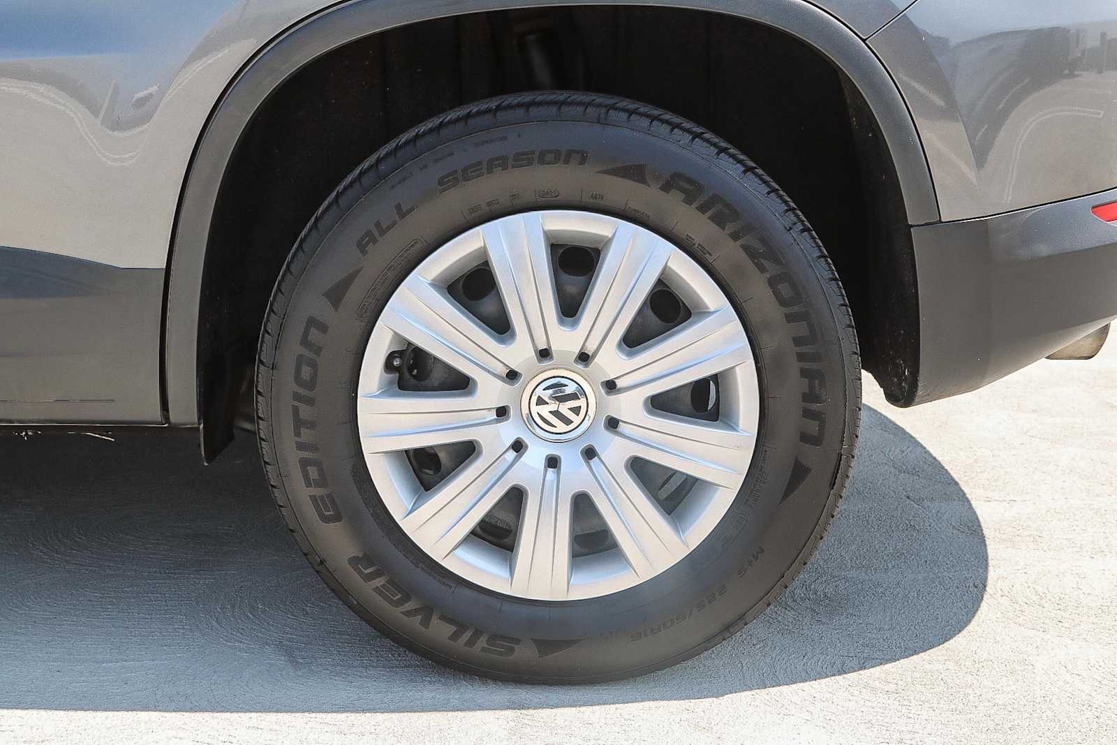 Thumbnail: 2018 Volkswagen Tiguan - 10