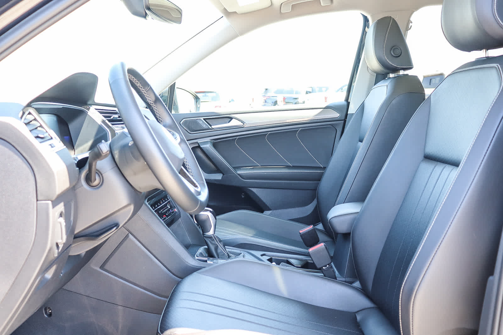 Thumbnail: 2022 Volkswagen Tiguan - 18